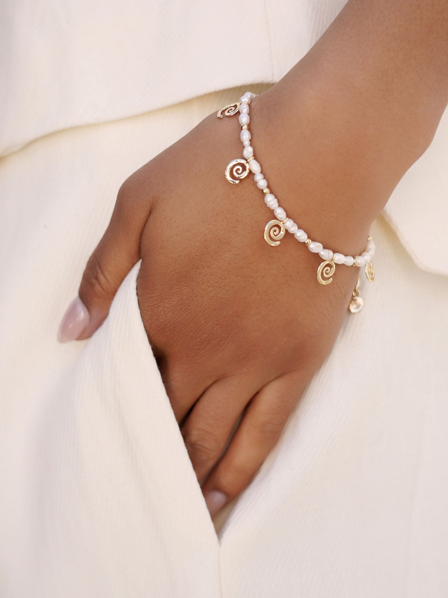 Aura Pearl Bracelet Pearl with 18k Gold Plating model