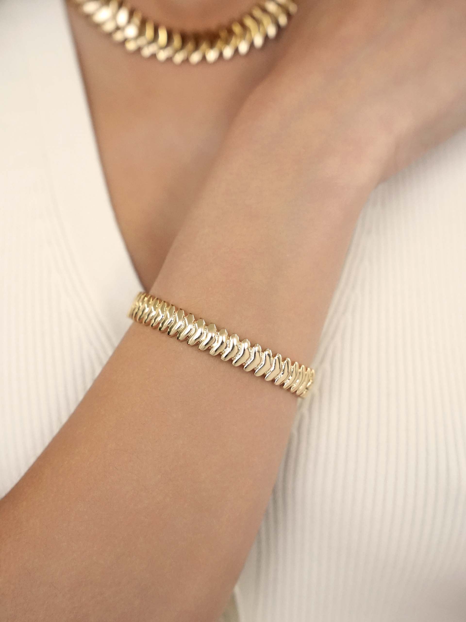 Metal Moderna Bangle 18k Gold Plated model