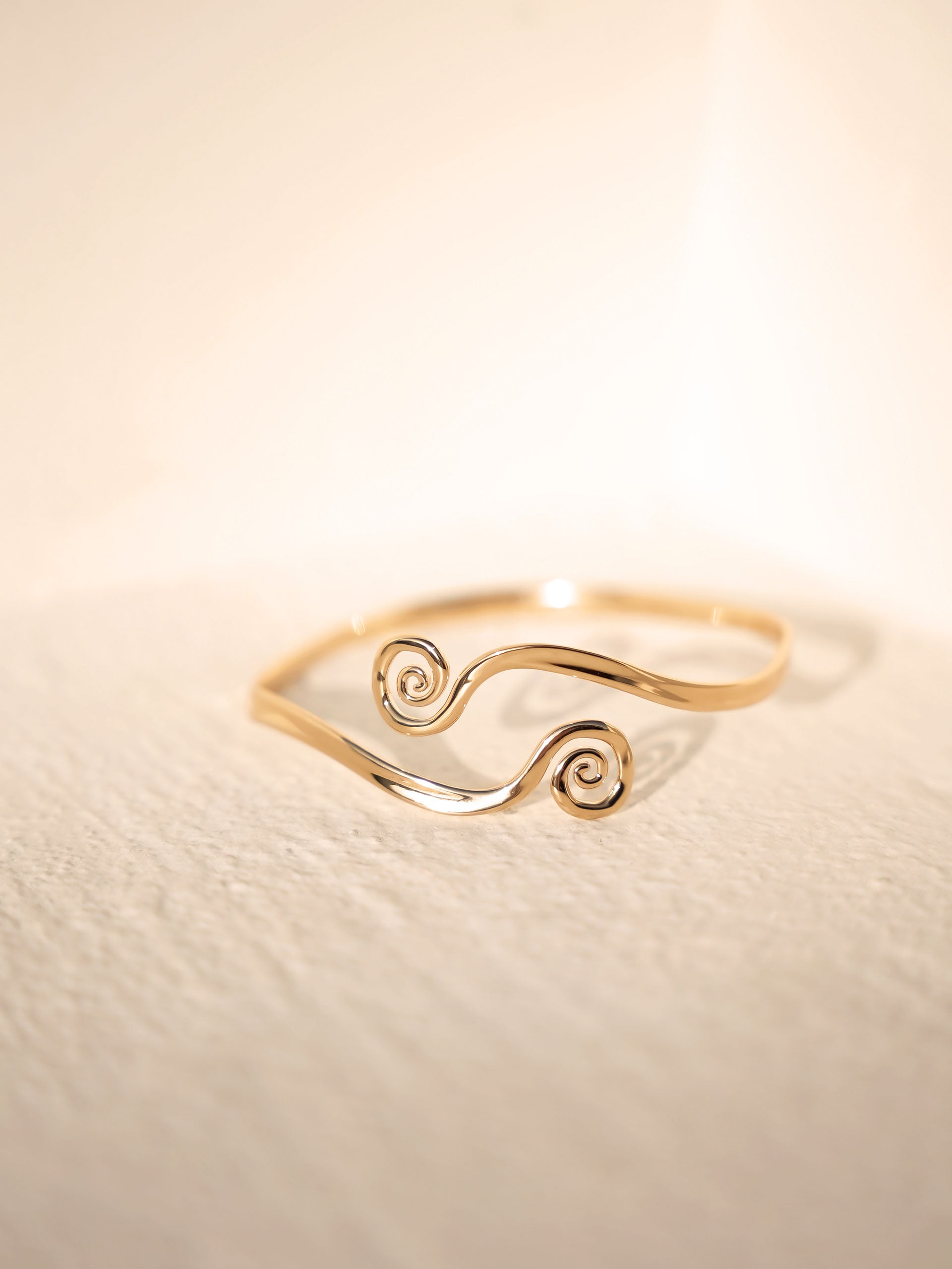 Intertwined Aura Arm Cuff 18k Gold Plated 2