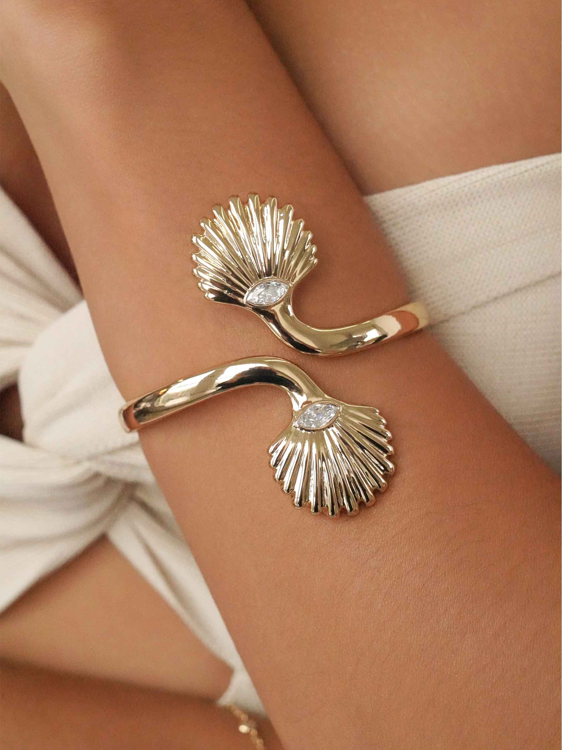 Santorini Shell Cuff Clear Crystal with 18k Gold Plating model