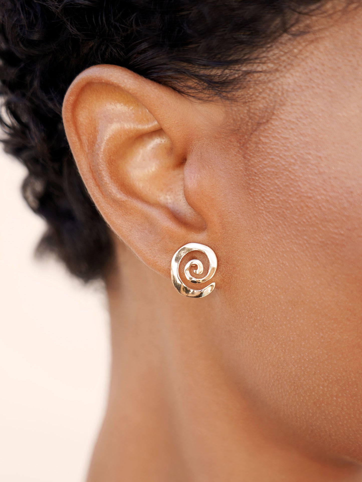 Aura Swirl Studs 18k Gold Plated model