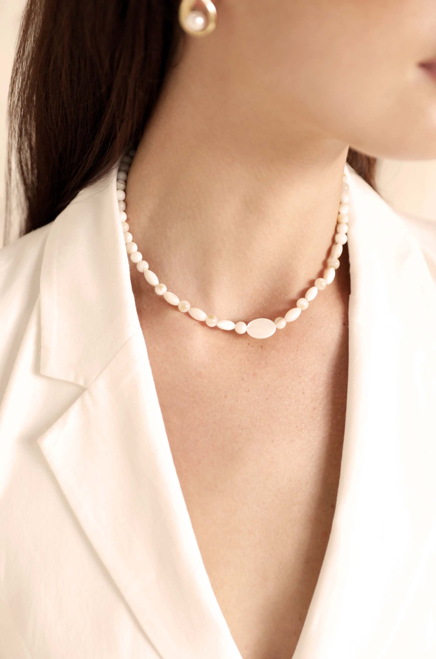 Opalescent Shell Necklace Set on model 2
