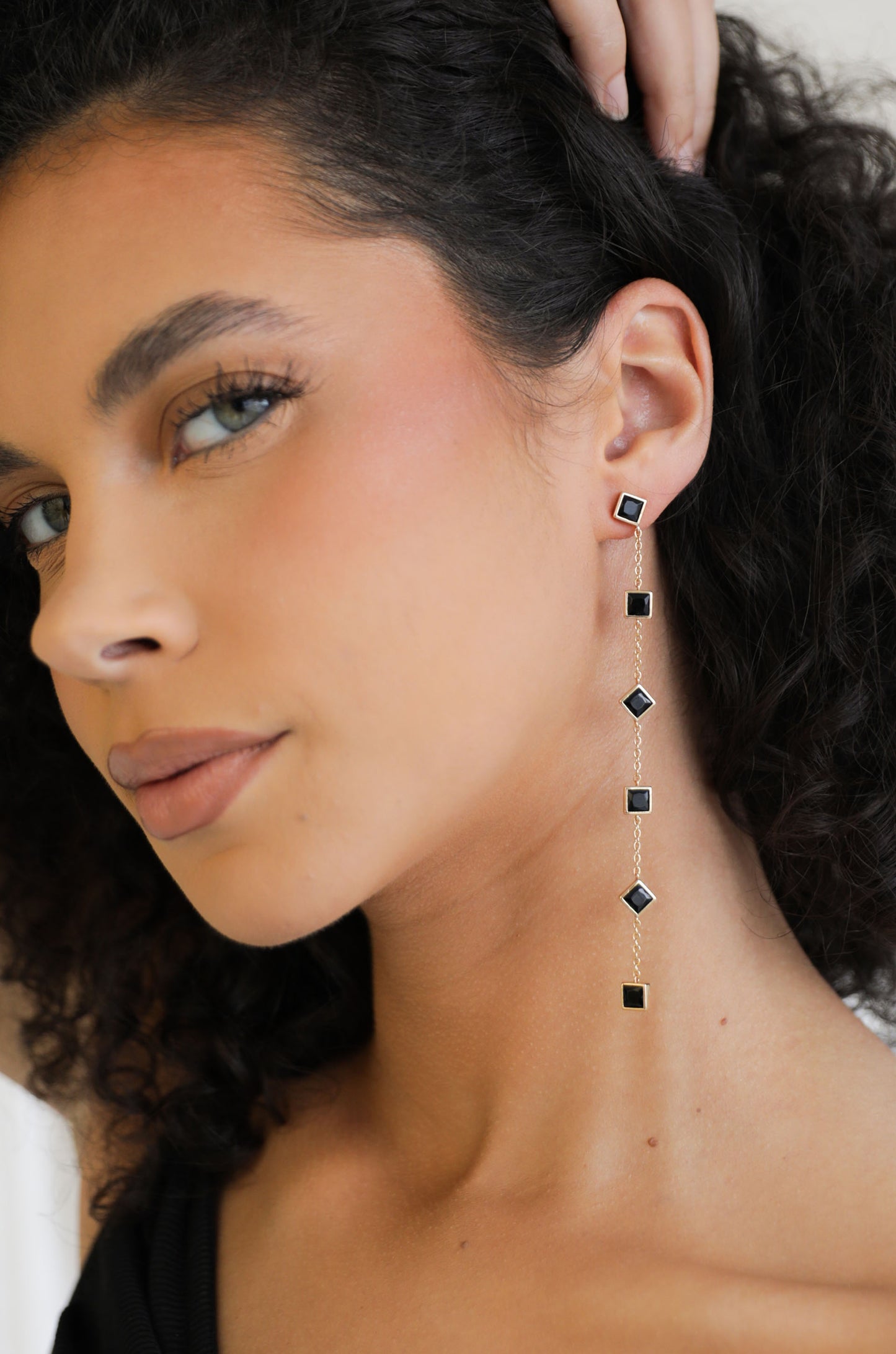 Geometric Linear Earrings in black model