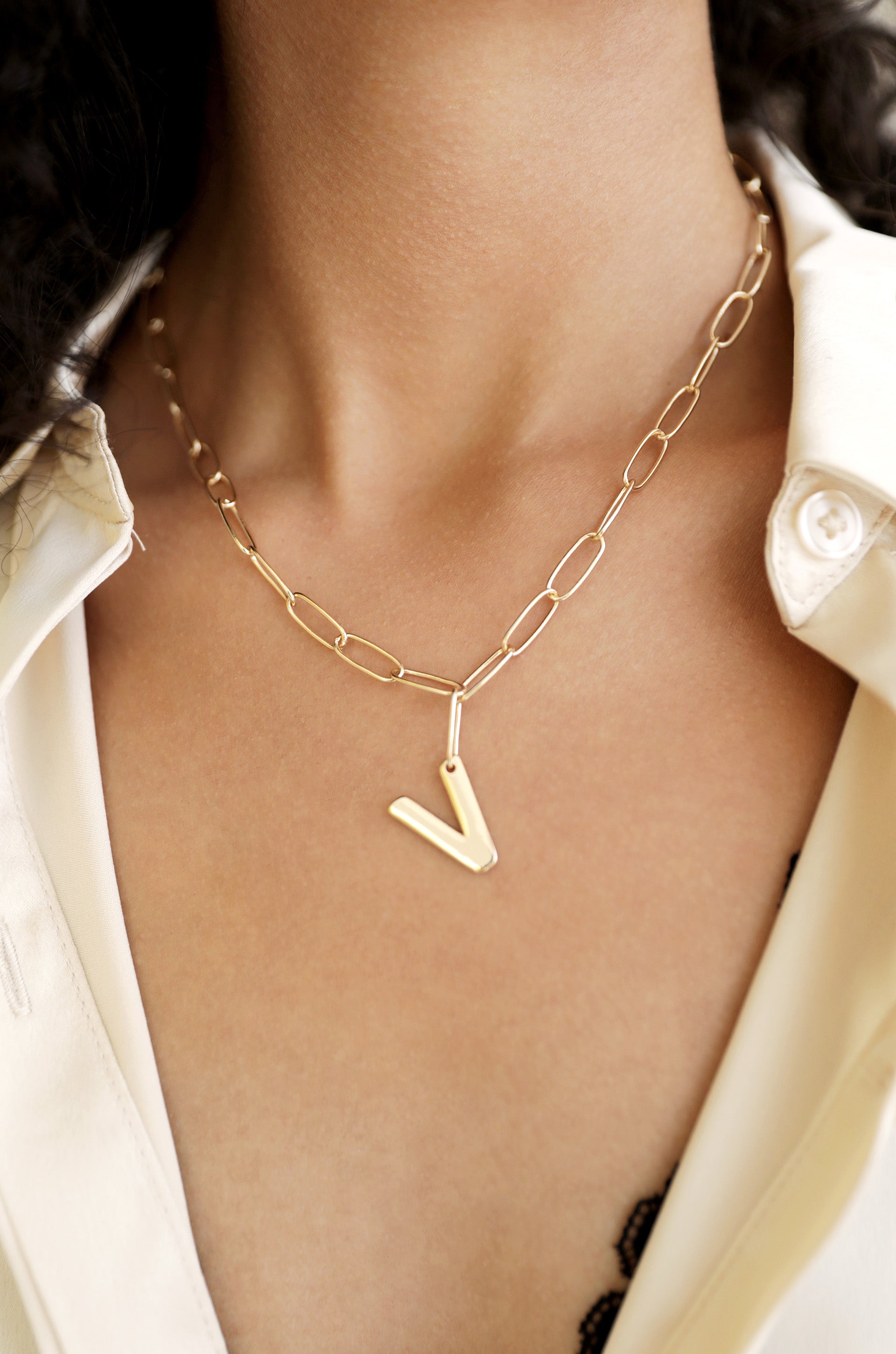 Paperclip Link Initial Necklace V 18k Gold Plated model