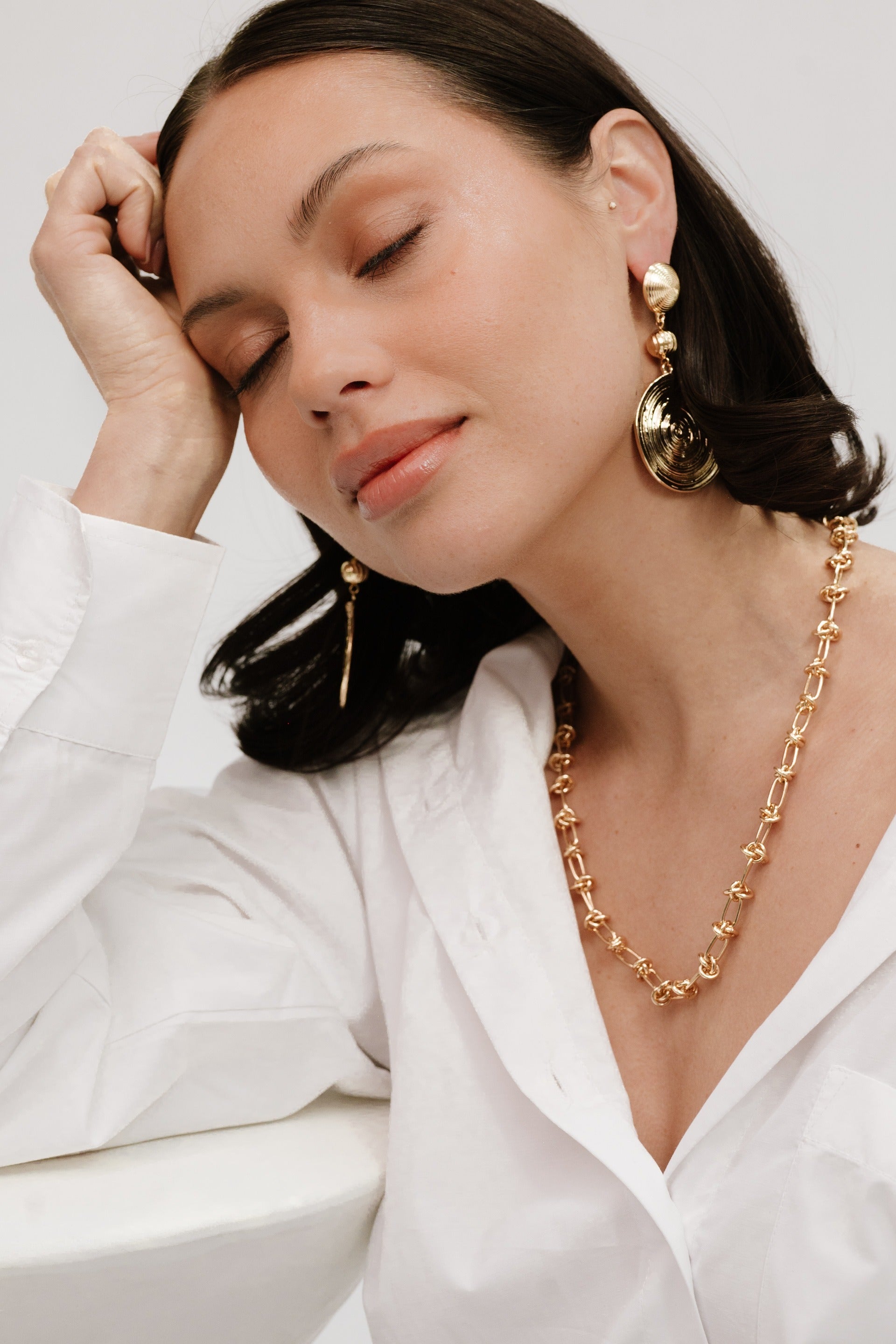 Knotted Chain 18k Gold Plated Choker on model 4