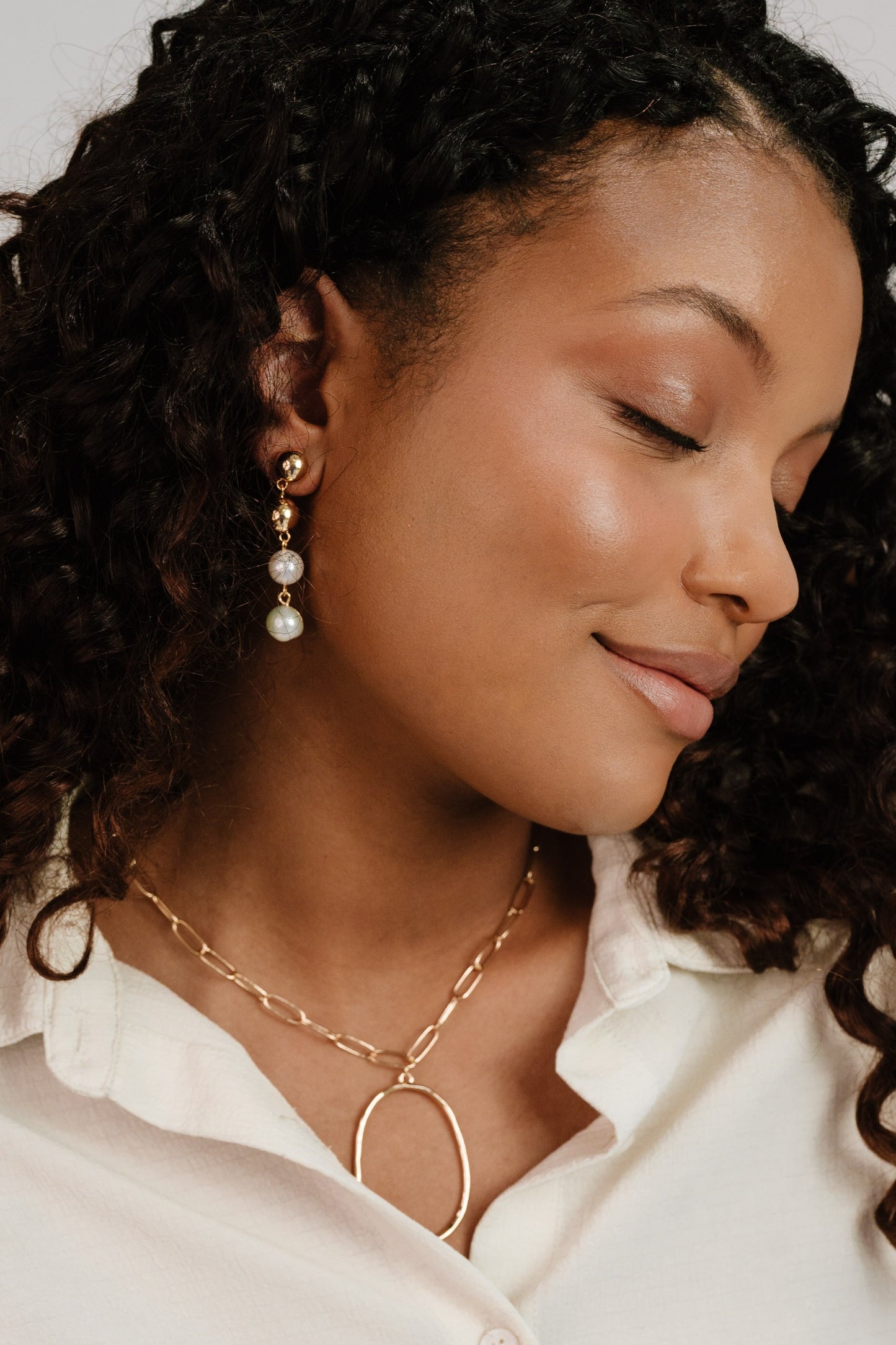 Large Oval Pendant Chain Link Necklace on model 2
