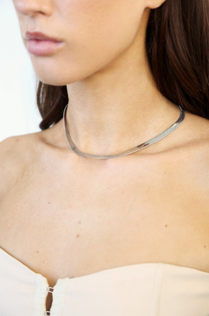 Brooklyn Flat Herringbone Chain Necklace in rhodium on model