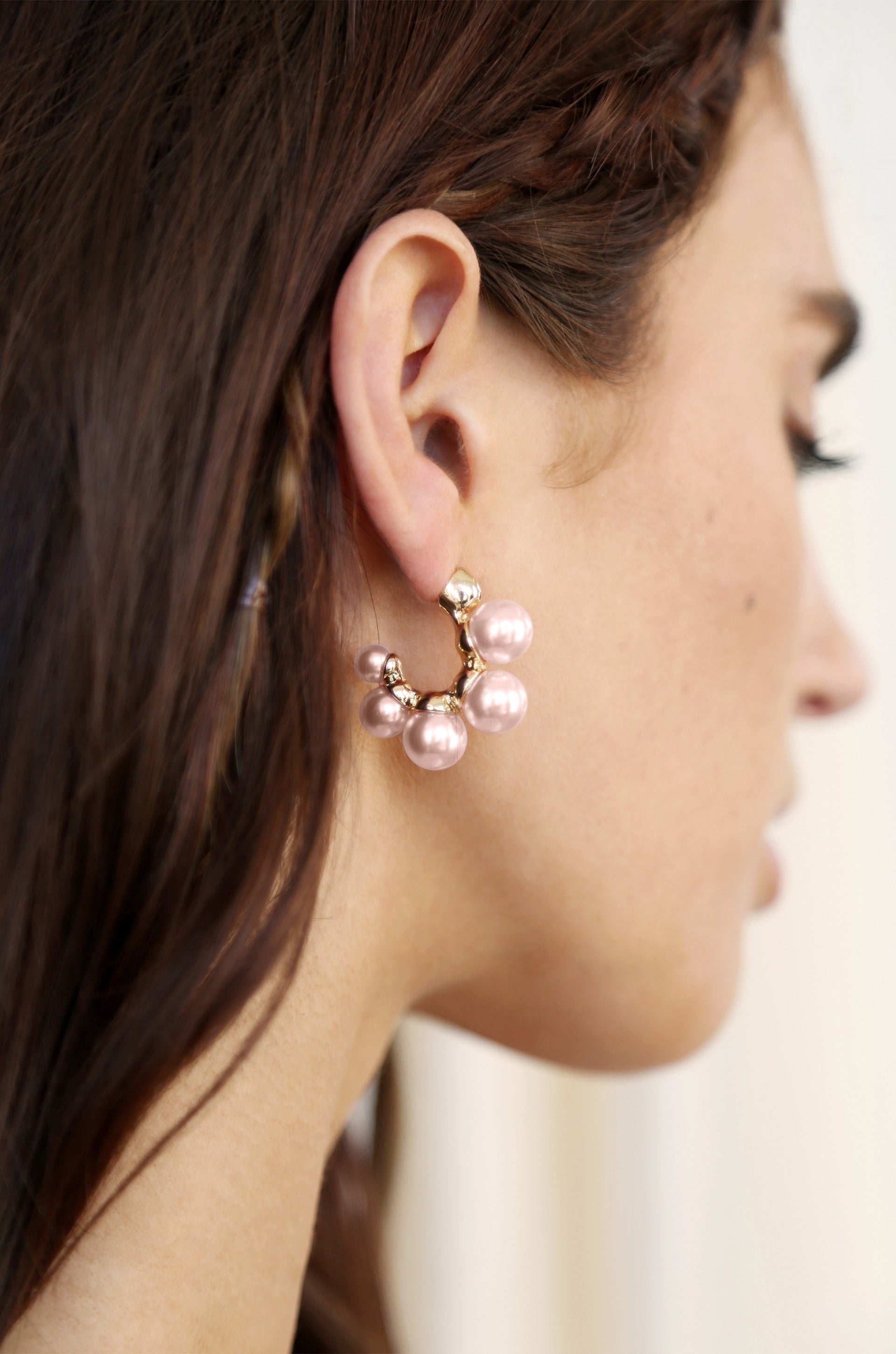 Five Point Pearl Hoop Earrings in pink model