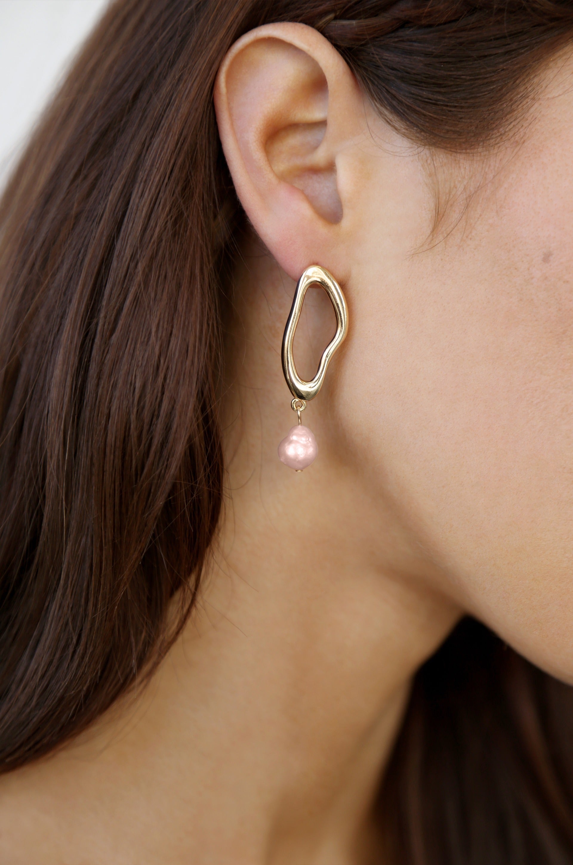 Open Circle Freshwater Pearl Dangle Earrings in pink model