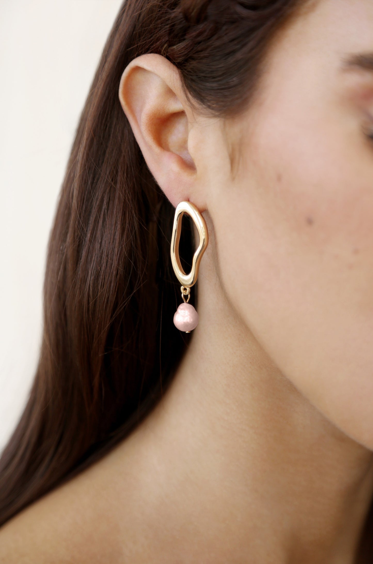 Open Circle Freshwater Pearl Dangle Earrings in pink pearl model 2