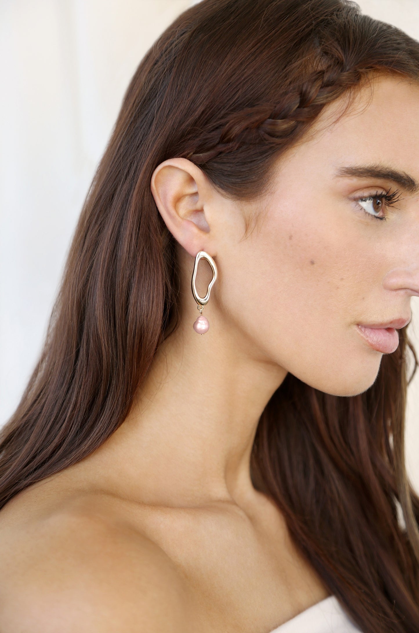 Open Circle Freshwater Pearl Dangle Earrings in pink pearl model 3