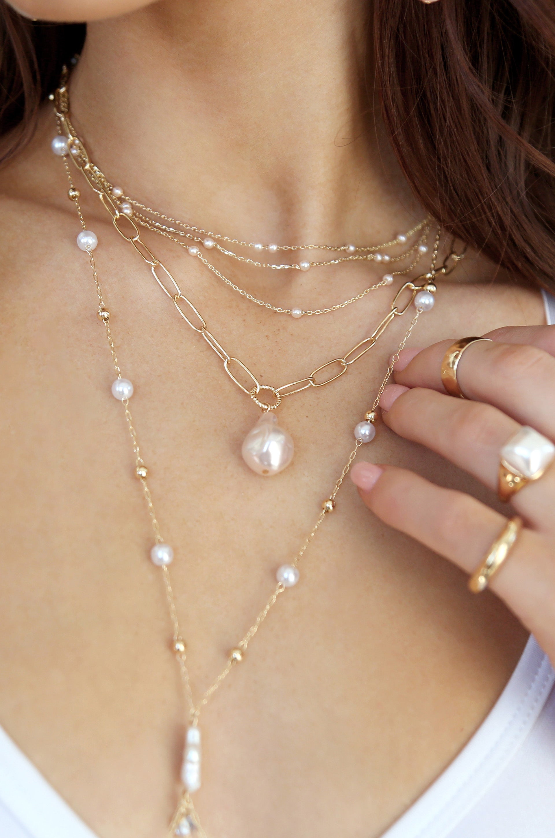 Single Pearl Chain Necklace Pink Pearl with 18k Gold Plating model