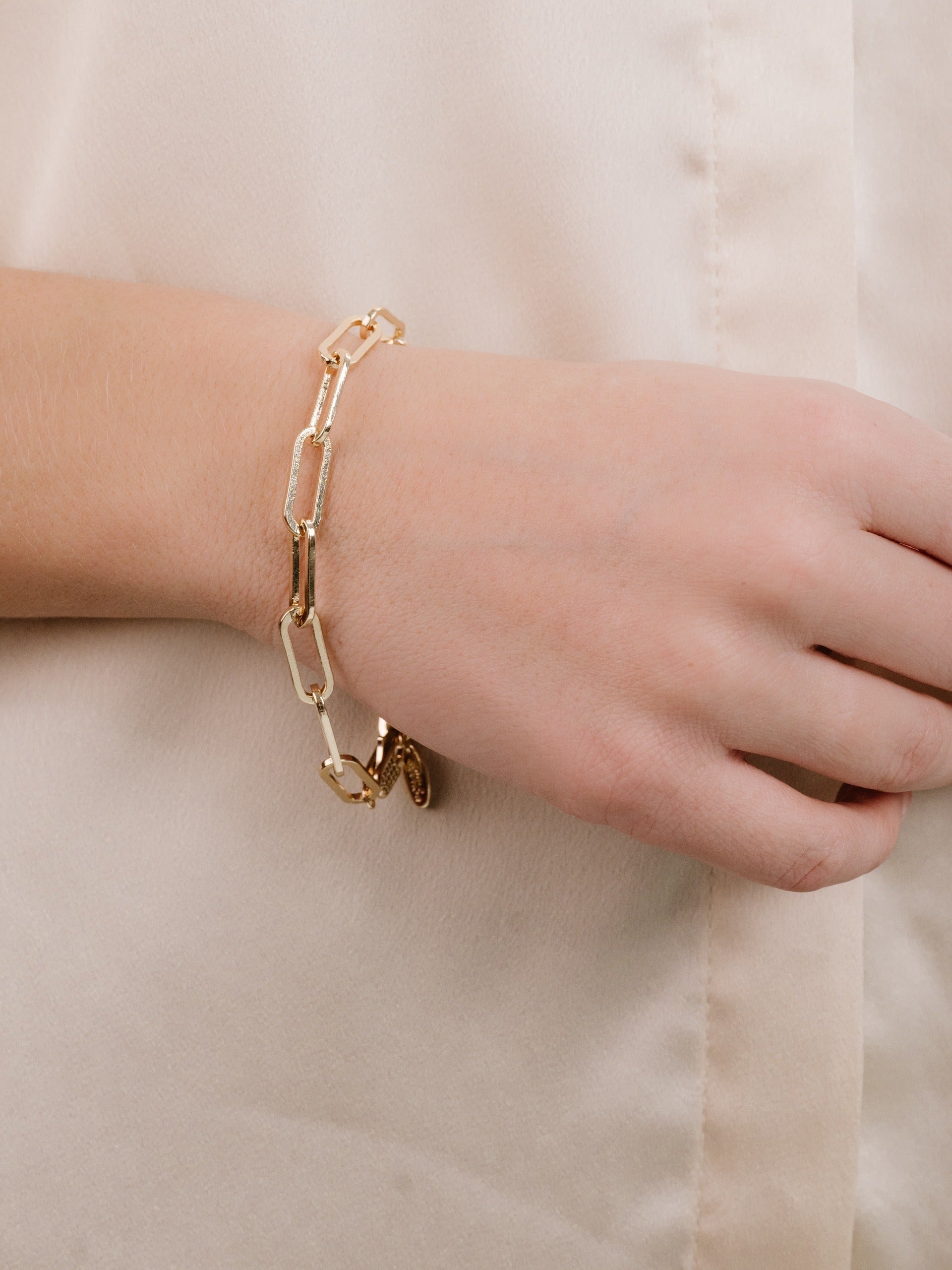 Interlinked Chain Bracelet on model 4