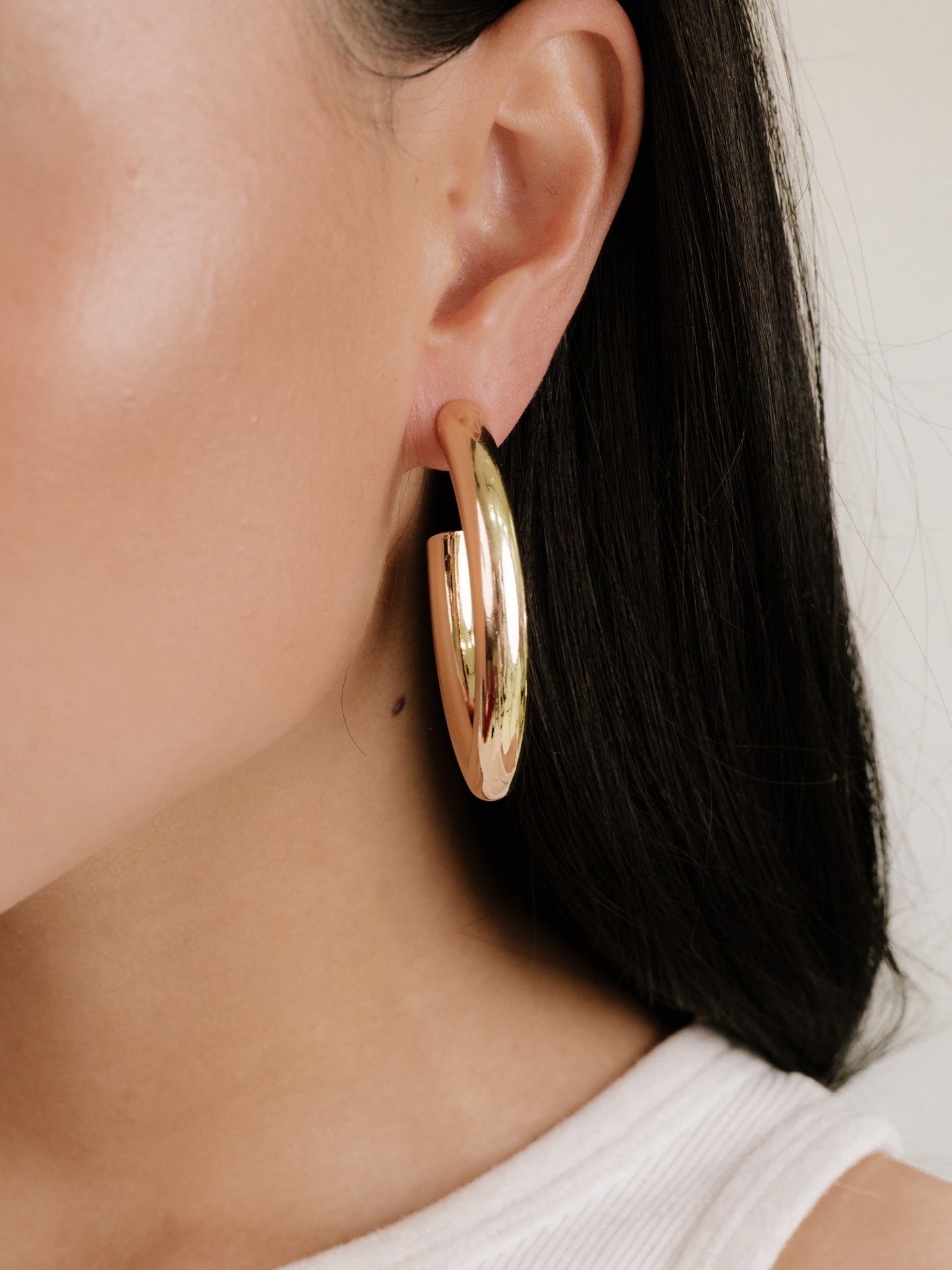 Mara Elongated Hoop Earrings on model 4