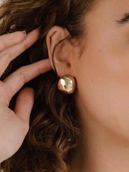 Minimal Curved Square Stud Earrings in gold model