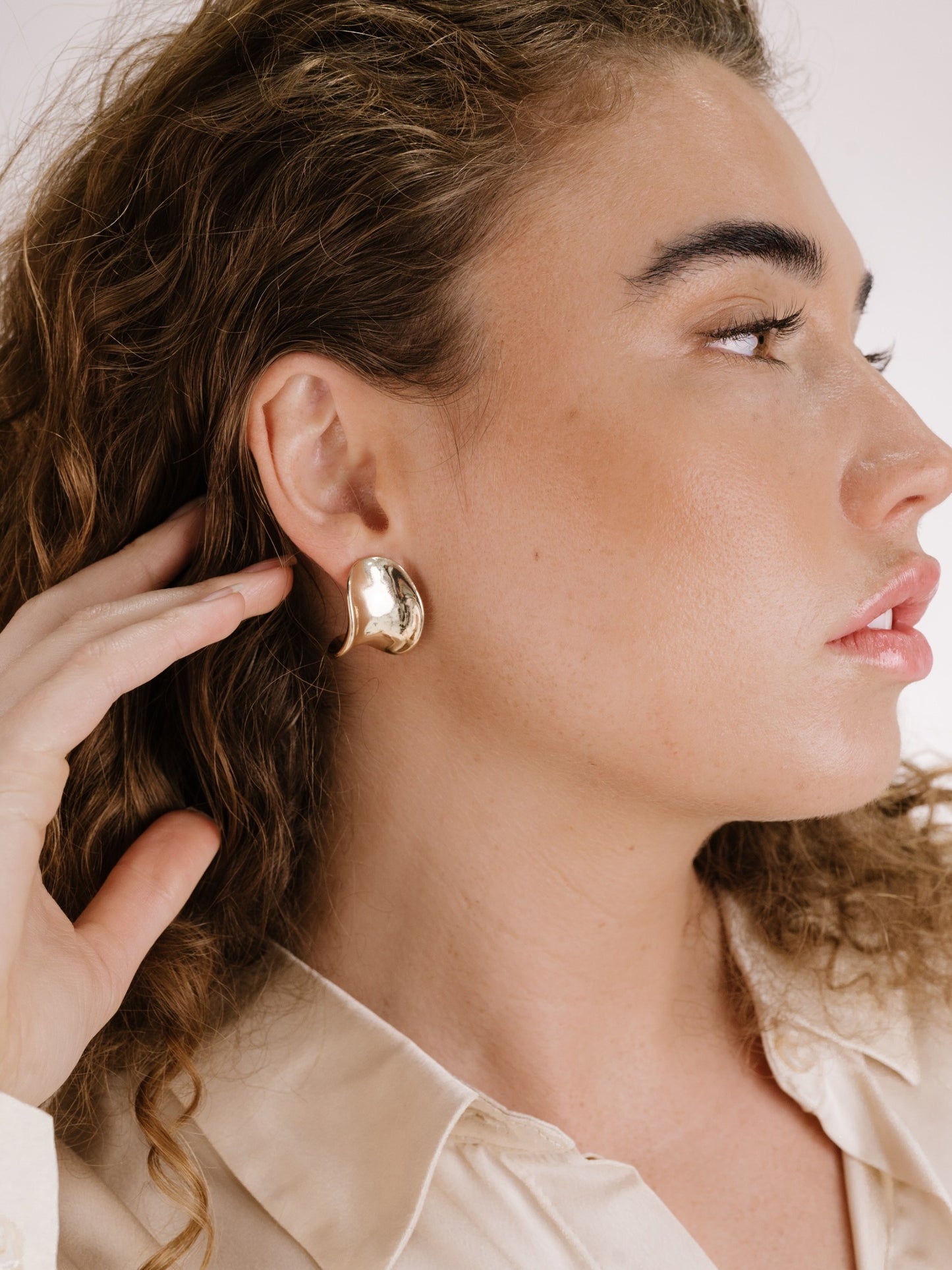 Curved Stud Earrings 18k Gold Plated model 2
