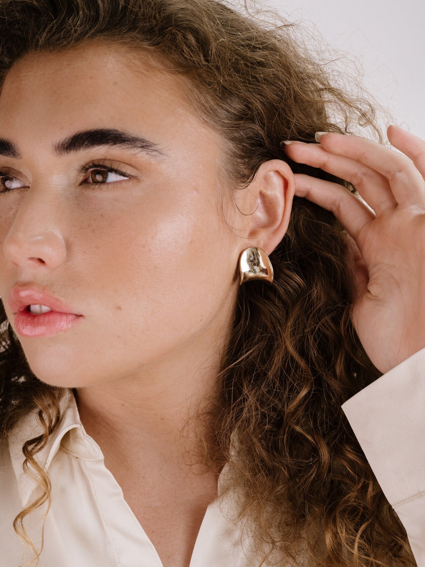 Curved Stud Earrings 18k Gold Plated model 3