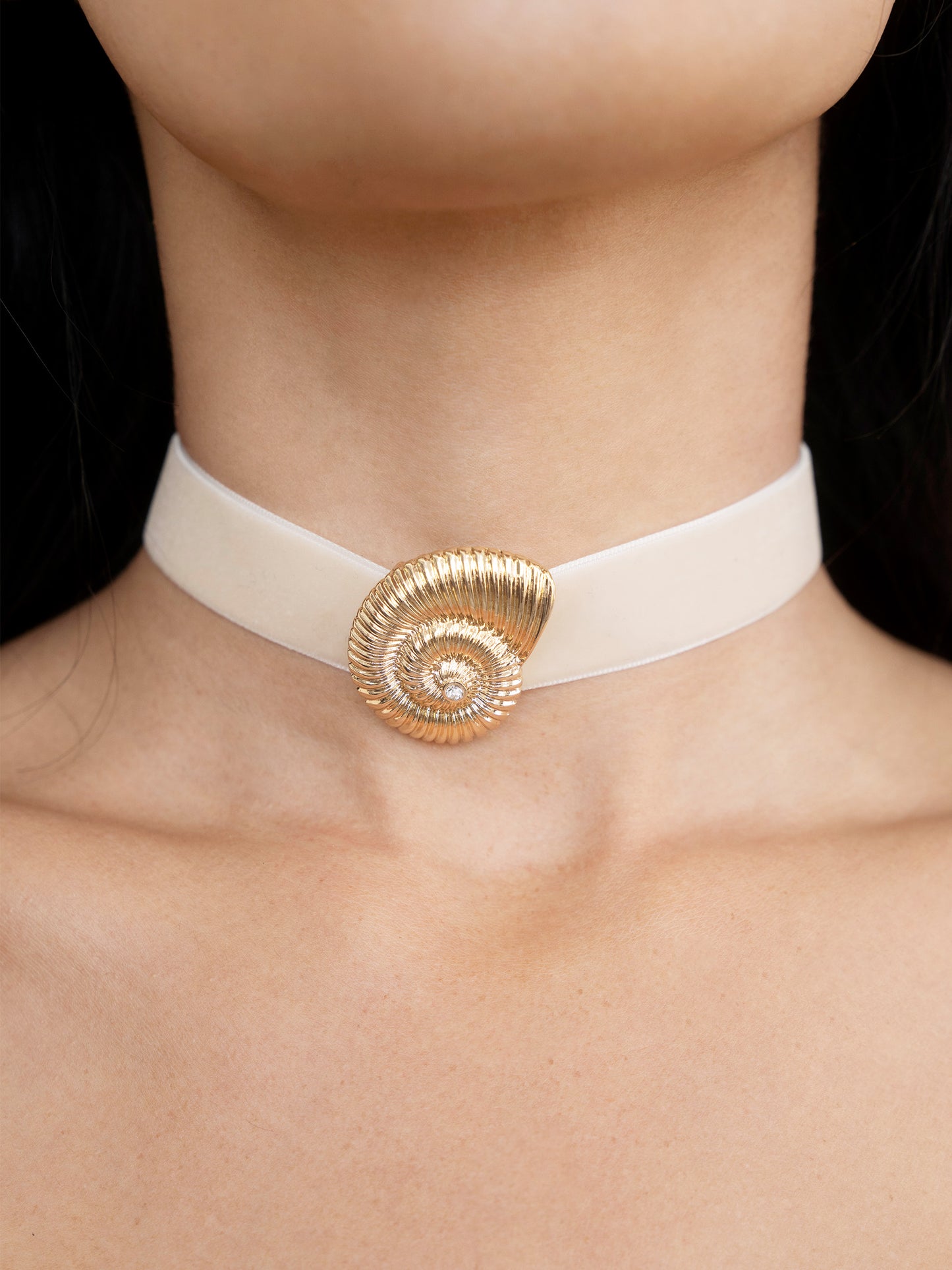 Nautilus Shell Velvet Choker on model
