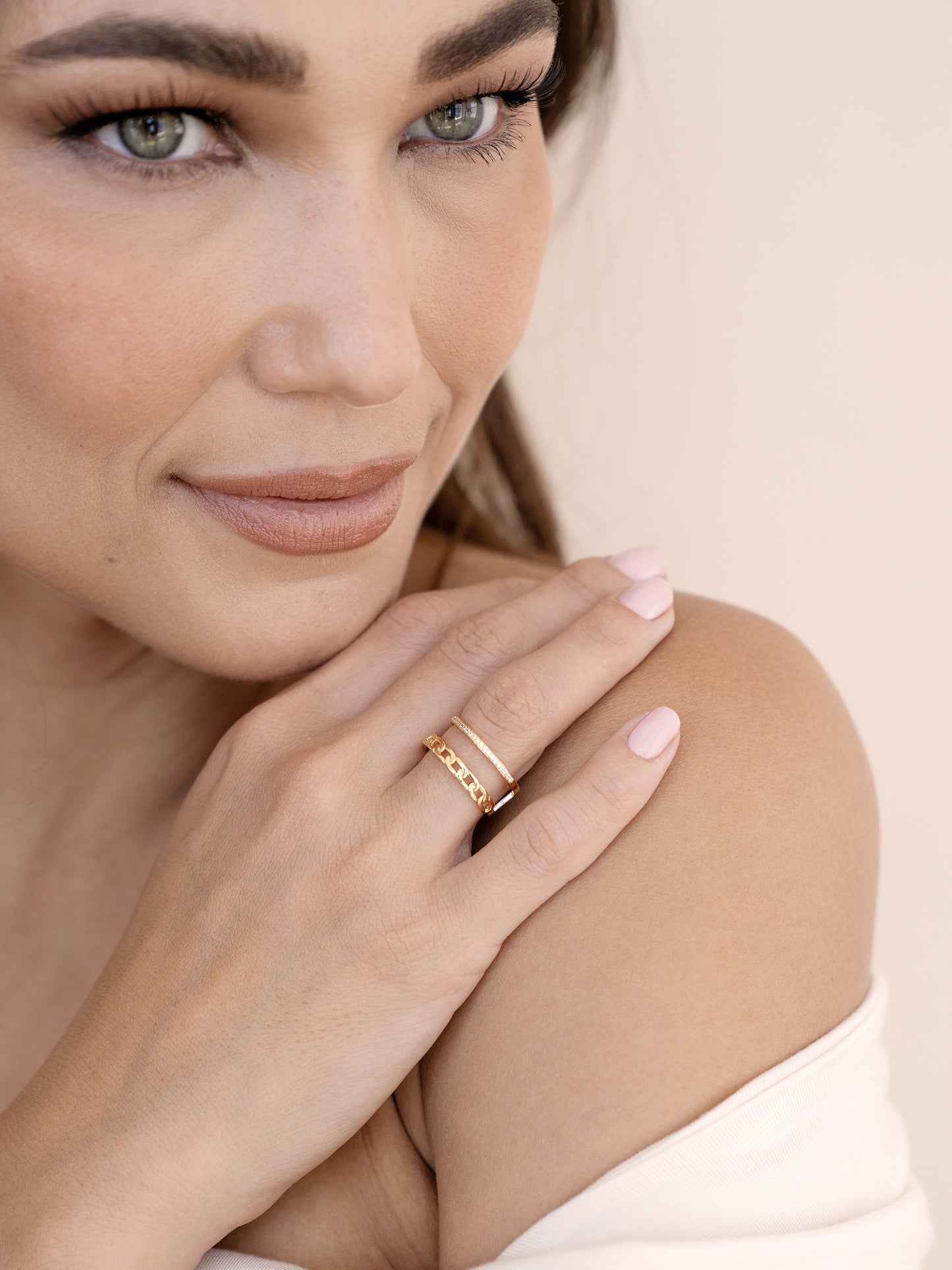 Wanderer Crystal Ring on model 2