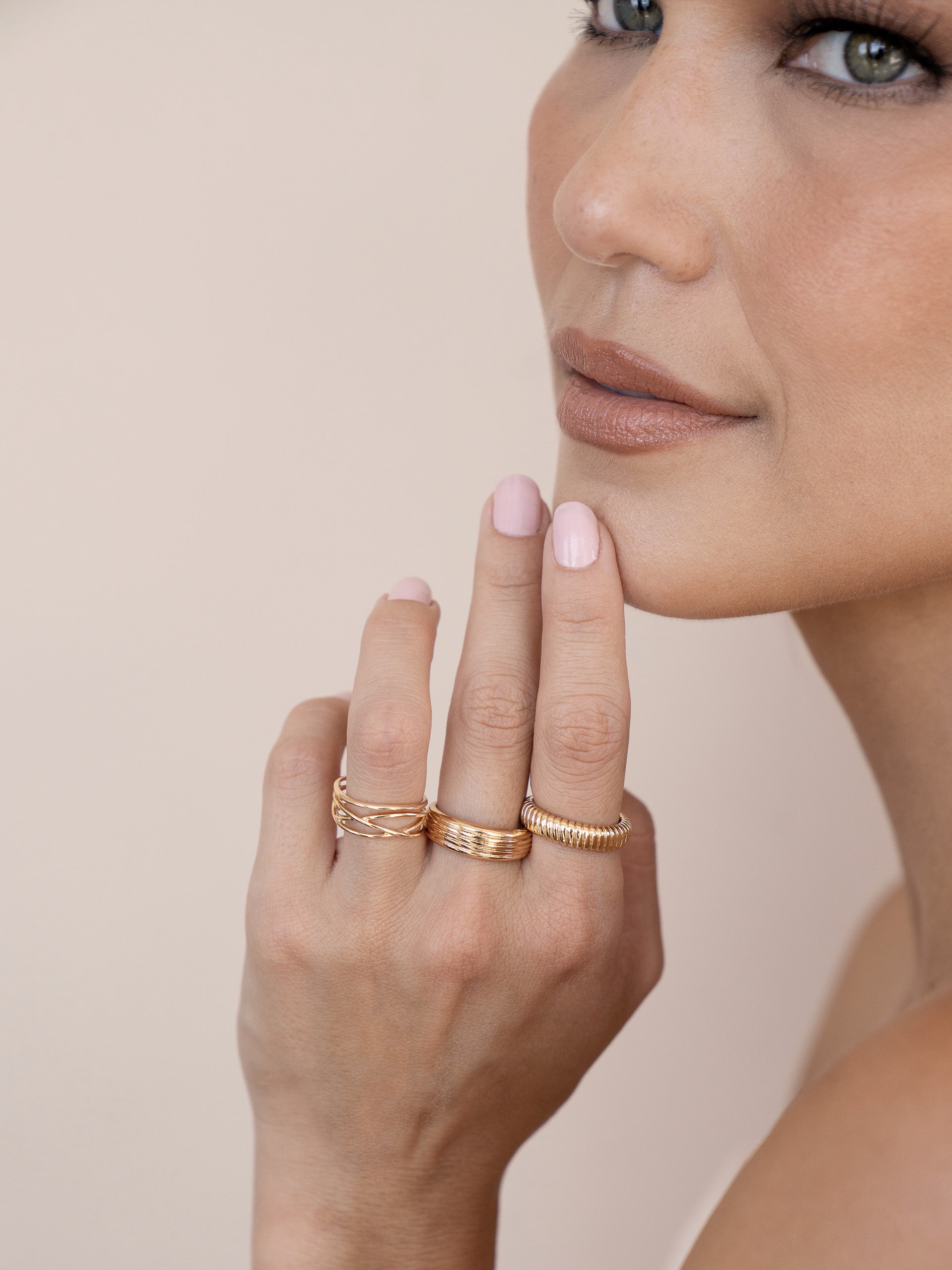 Easy Twists Ring on model 2