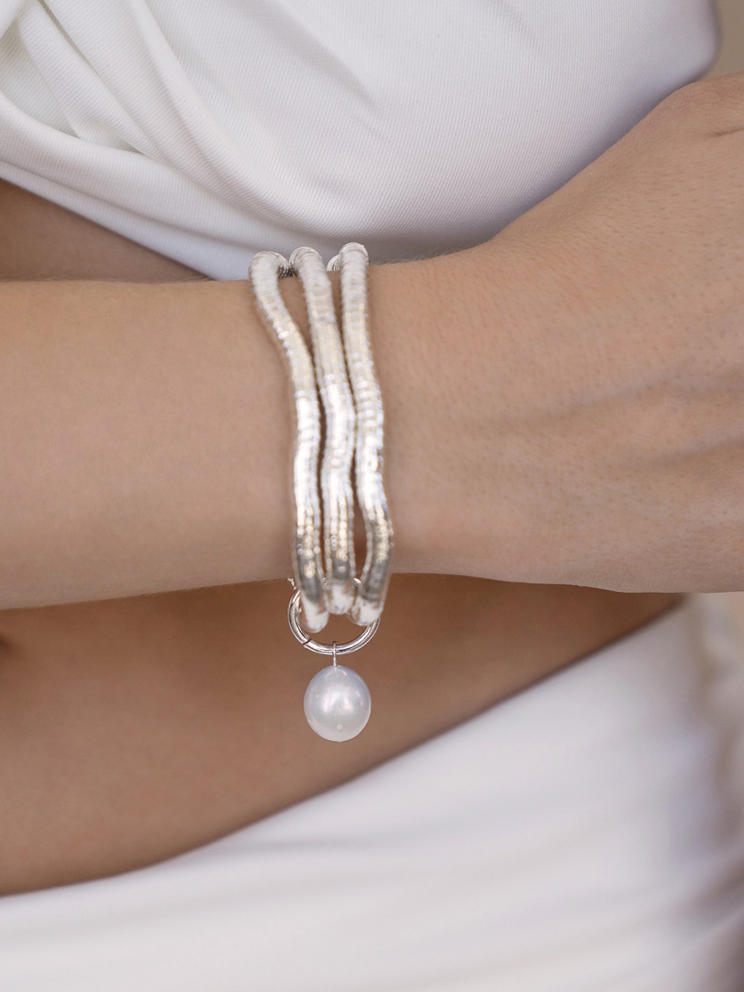 Liquid Gold and Pearl Stretch Bracelet Pearl with Silver Plating model