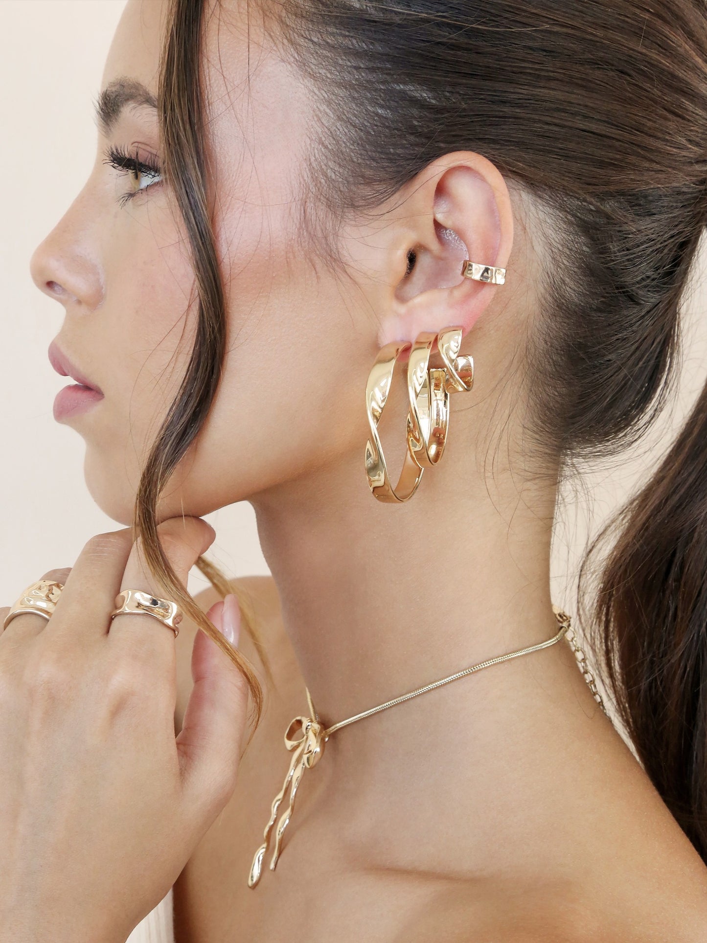 Heirloom Twist Medium Hoops 18k Gold Plated model 3