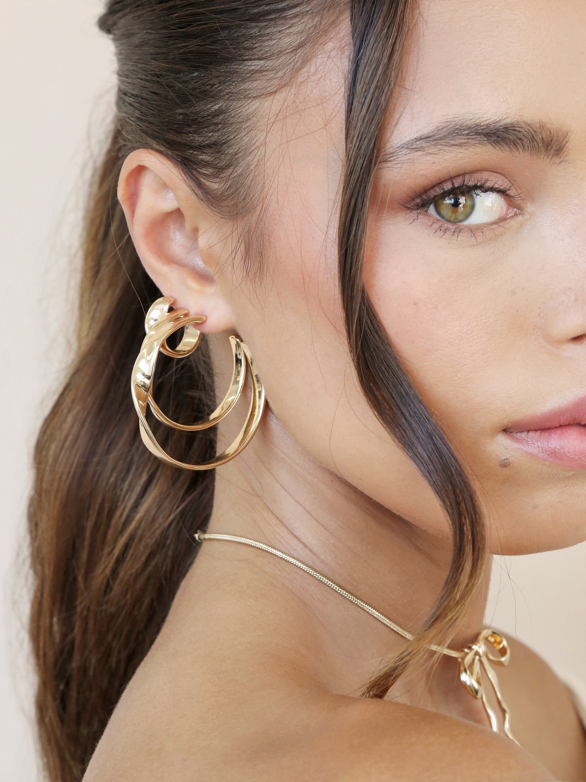 Heirloom Twist Large Hoops 18k Gold Plated model 5