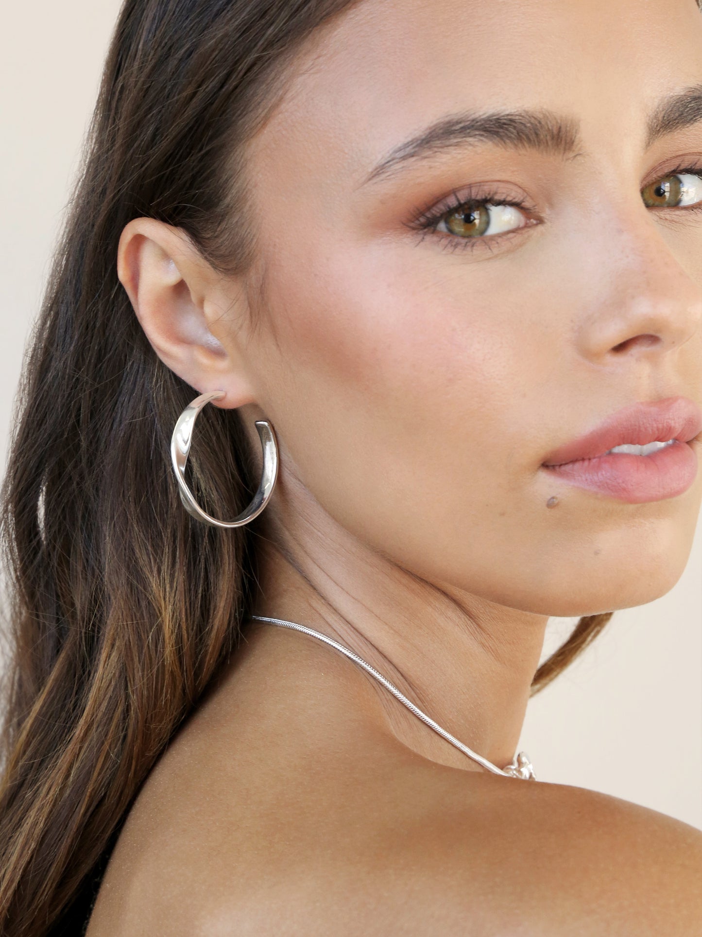 Heirloom Twist Medium Hoops Silver Plated model