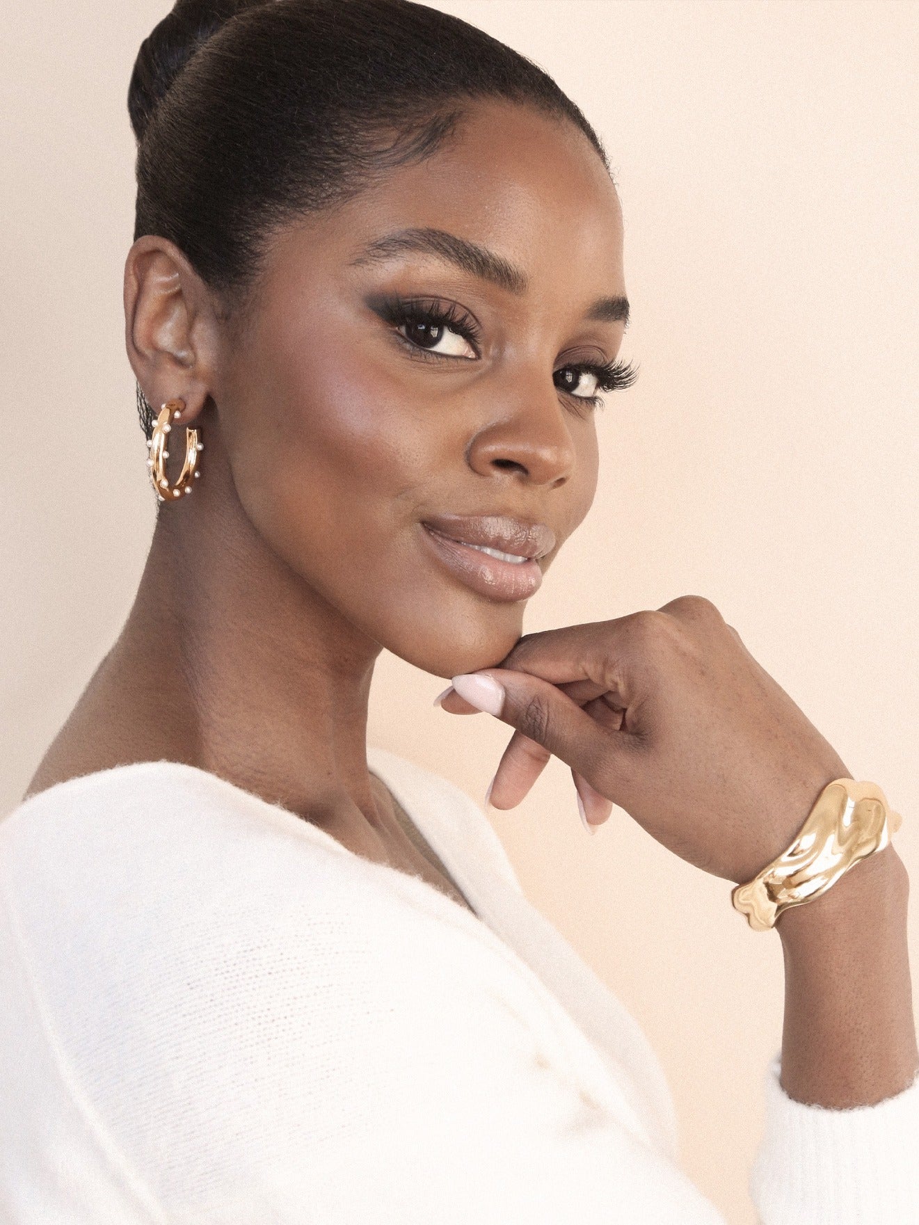 Spotted Pearl Hoop Earrings on model 4