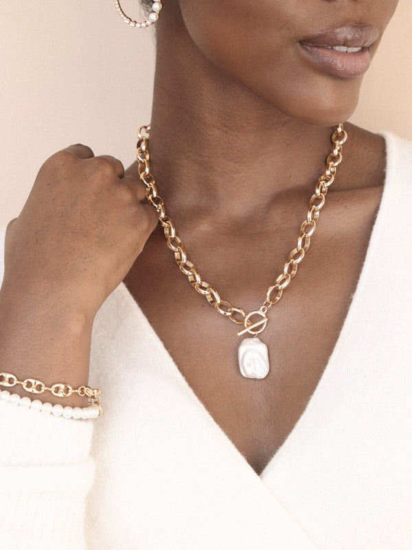 Edge of Water Pearl Pendant Necklace Second