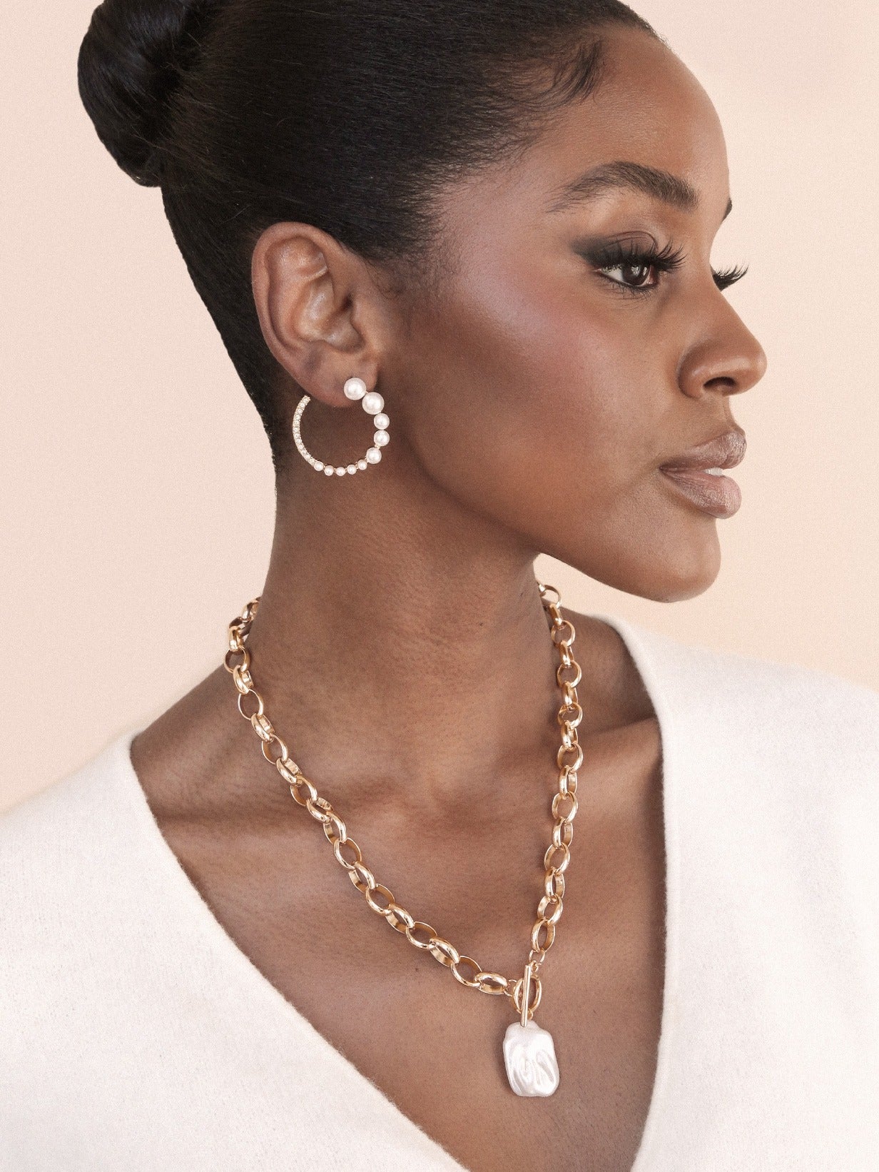 Edge of Water Pearl Pendant Necklace on model 3