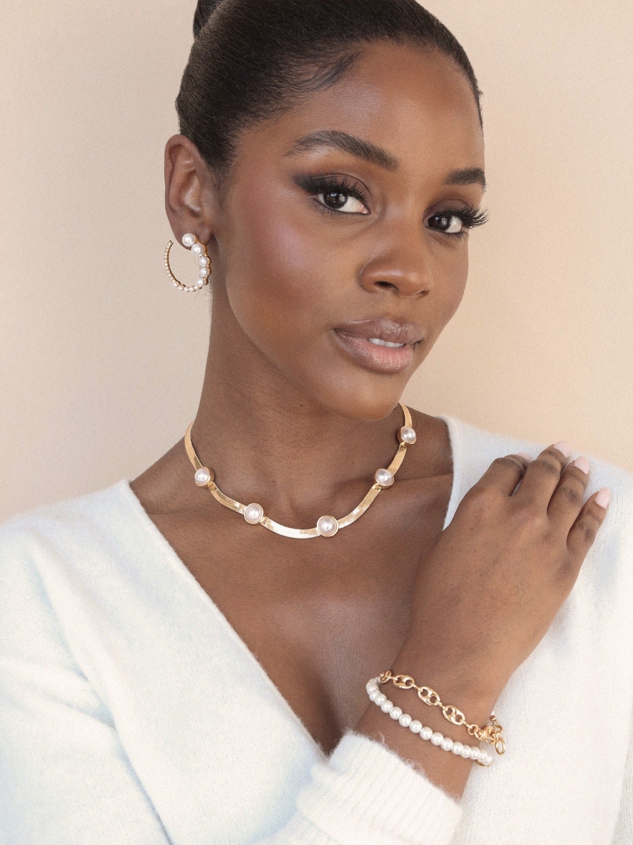 Pearl Dotted Snake Chain on model 4