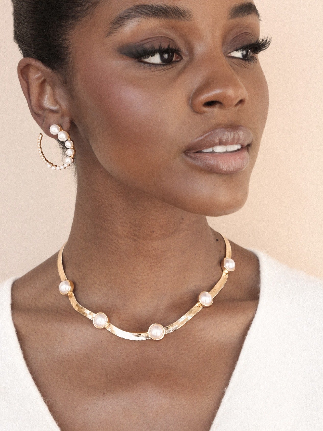 Pearl Dotted Snake Chain on model 5