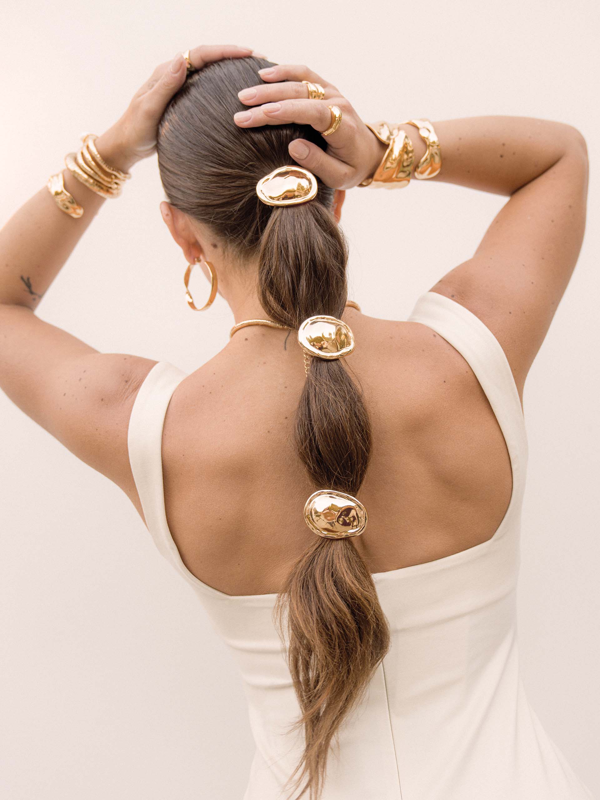Liquid Luxe Hair Tie Gold Tone with Black Elastic model 3