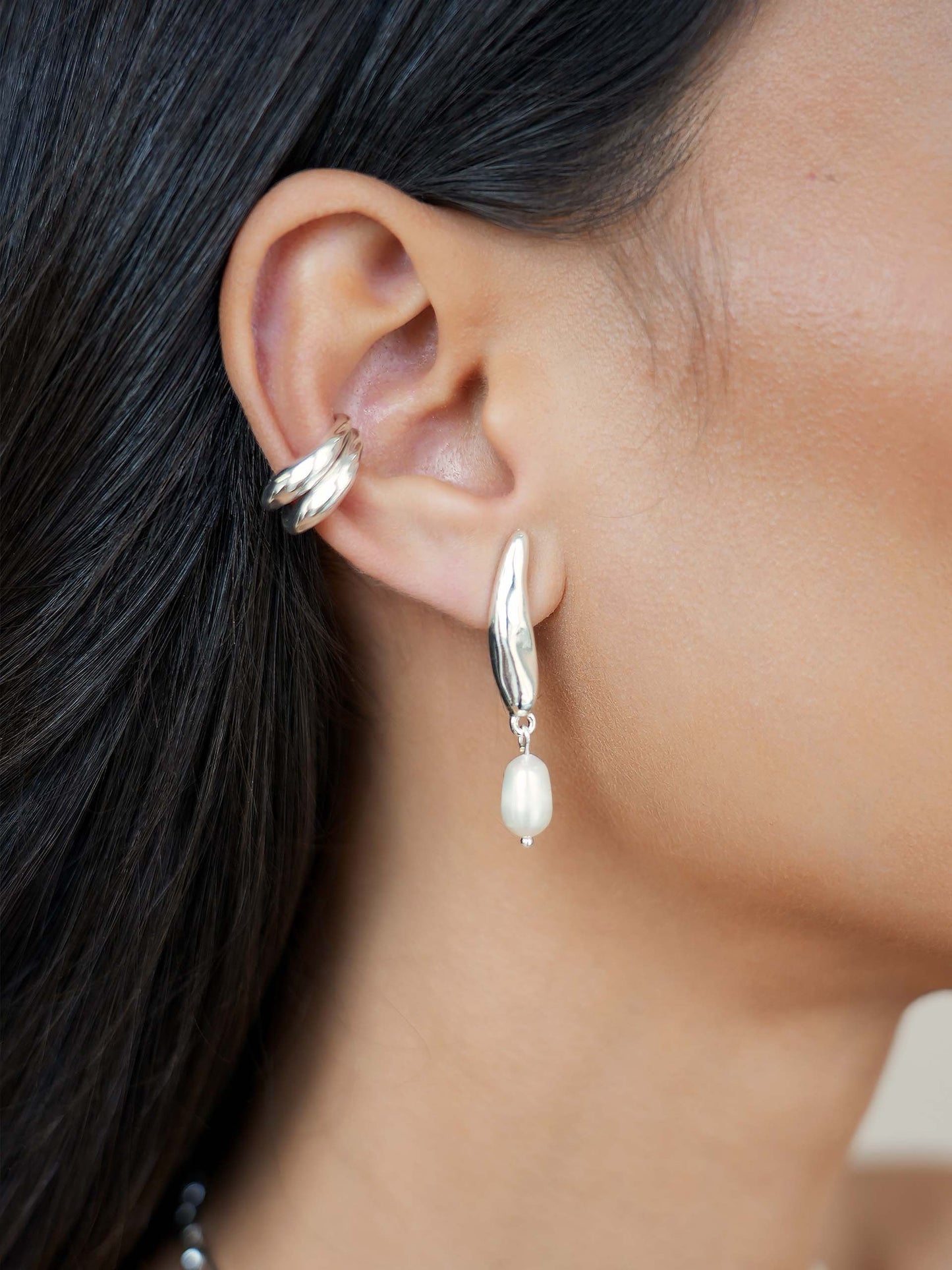 Liquid Luxe Pearl Earrings Pearl with Silver Plating model