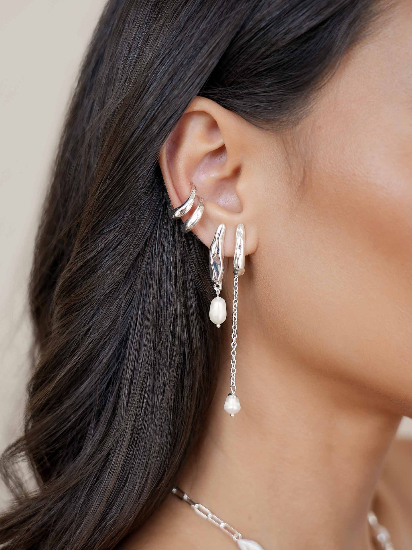 Liquid Luxe Pearl Earrings Pearl with Silver Plating model 2
