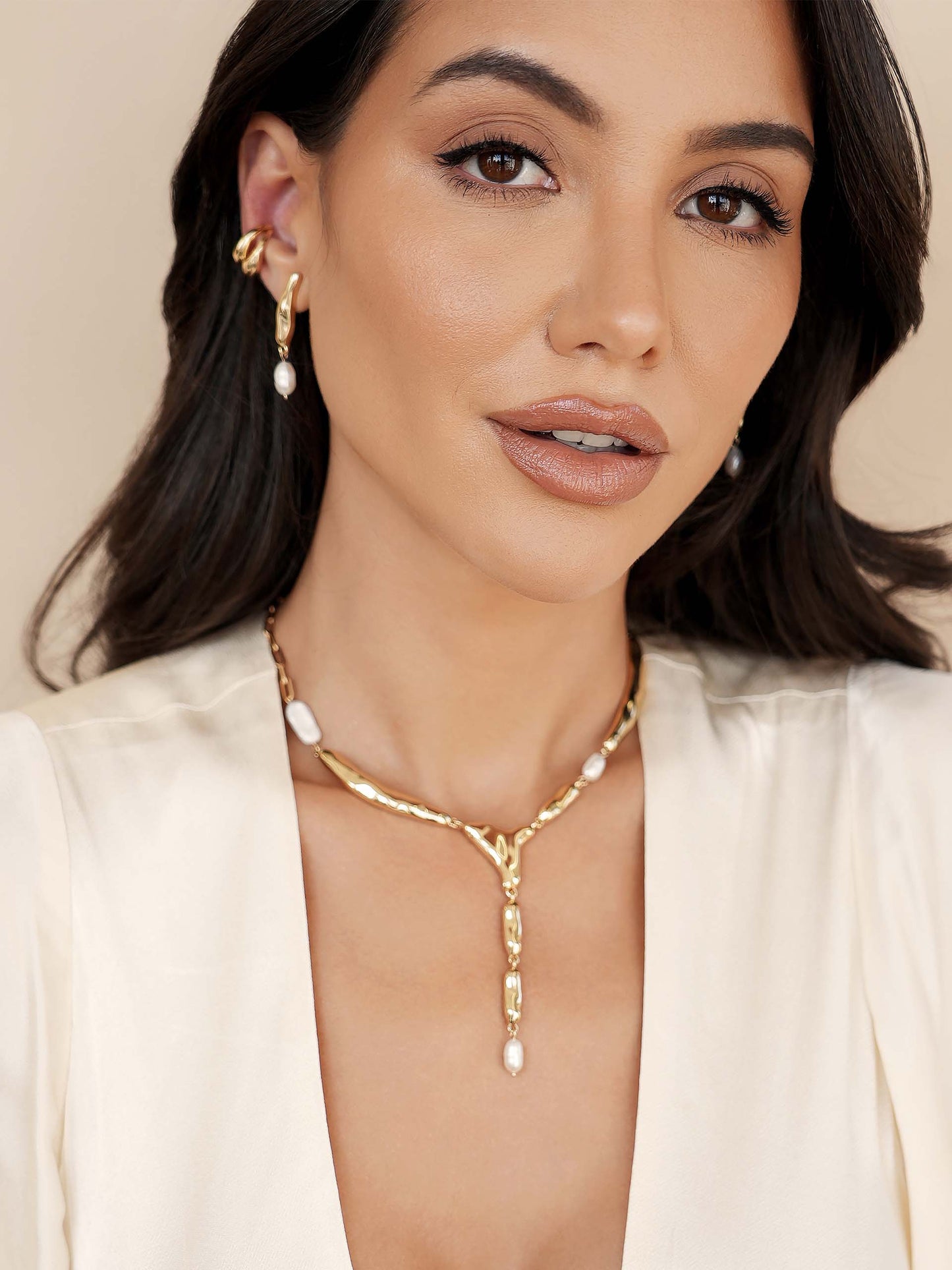 Liquid Luxe Pearl Earrings Pearl with 18k Gold Plating model 3