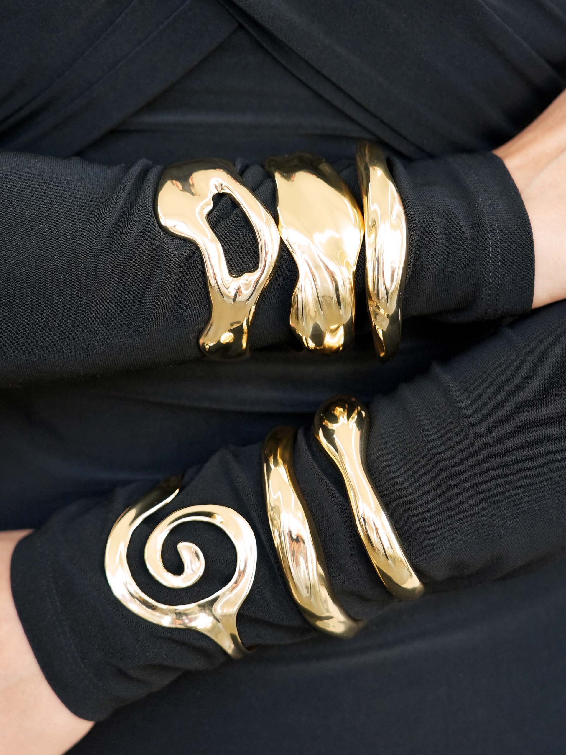 Aura Swirl Cuff 18k Gold Plated model 4
