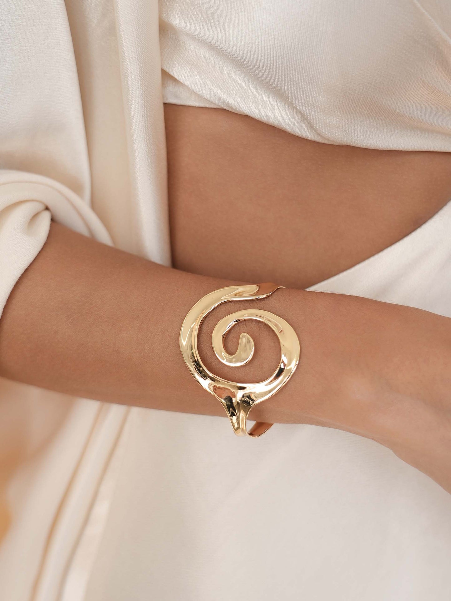 Aura Swirl Cuff 18k Gold Plated model