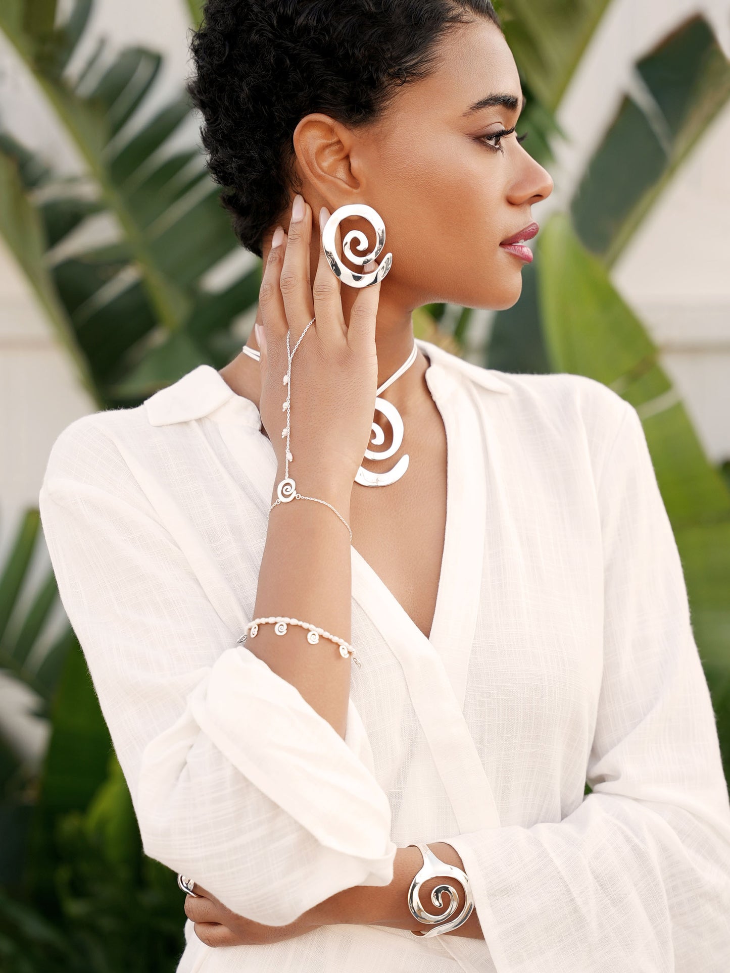 Aura Pearl Hand Chain Pearl with Silver Plating model 4