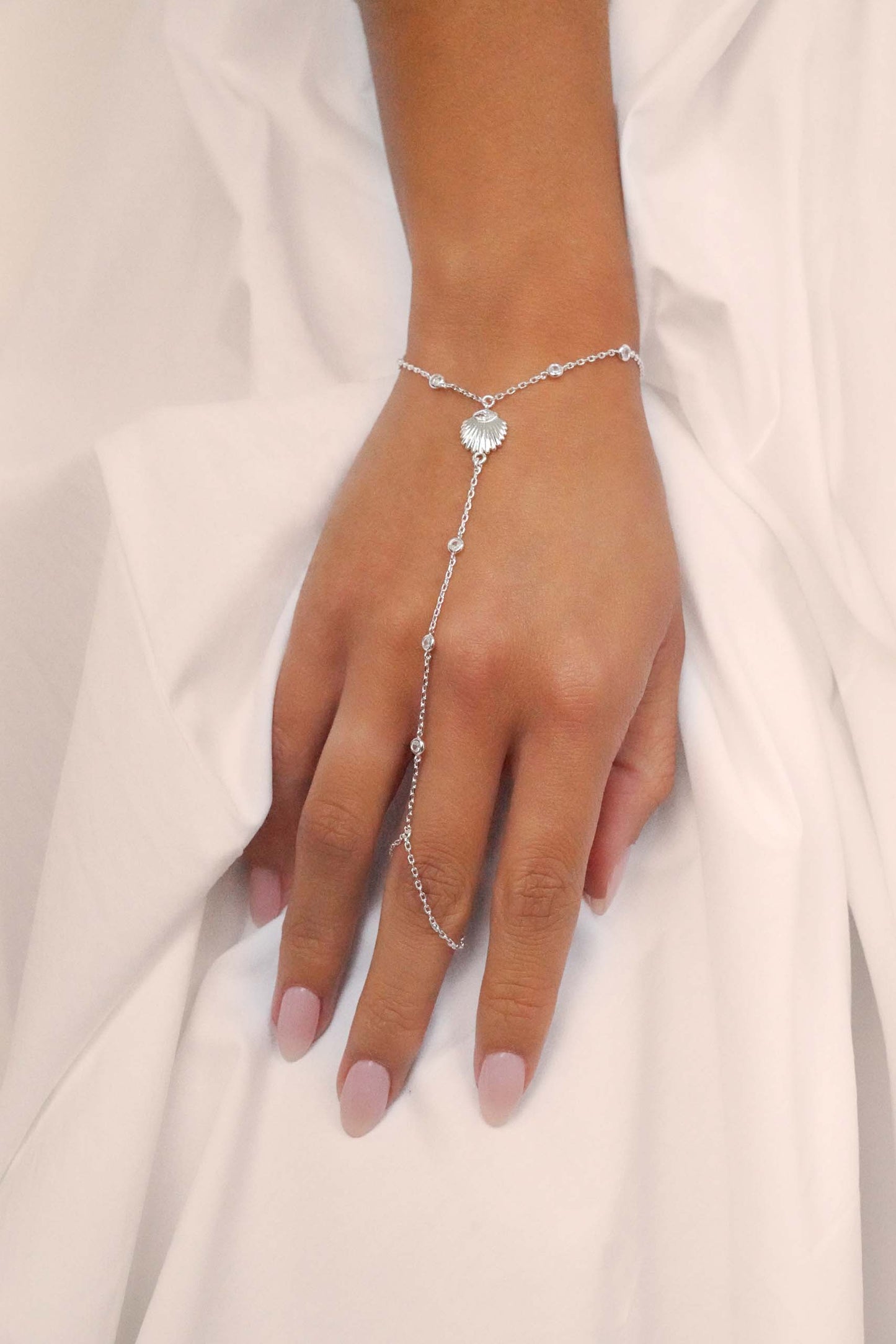 Santorini Shell Hand Chain Clear Crystal with Silver Plating model 2