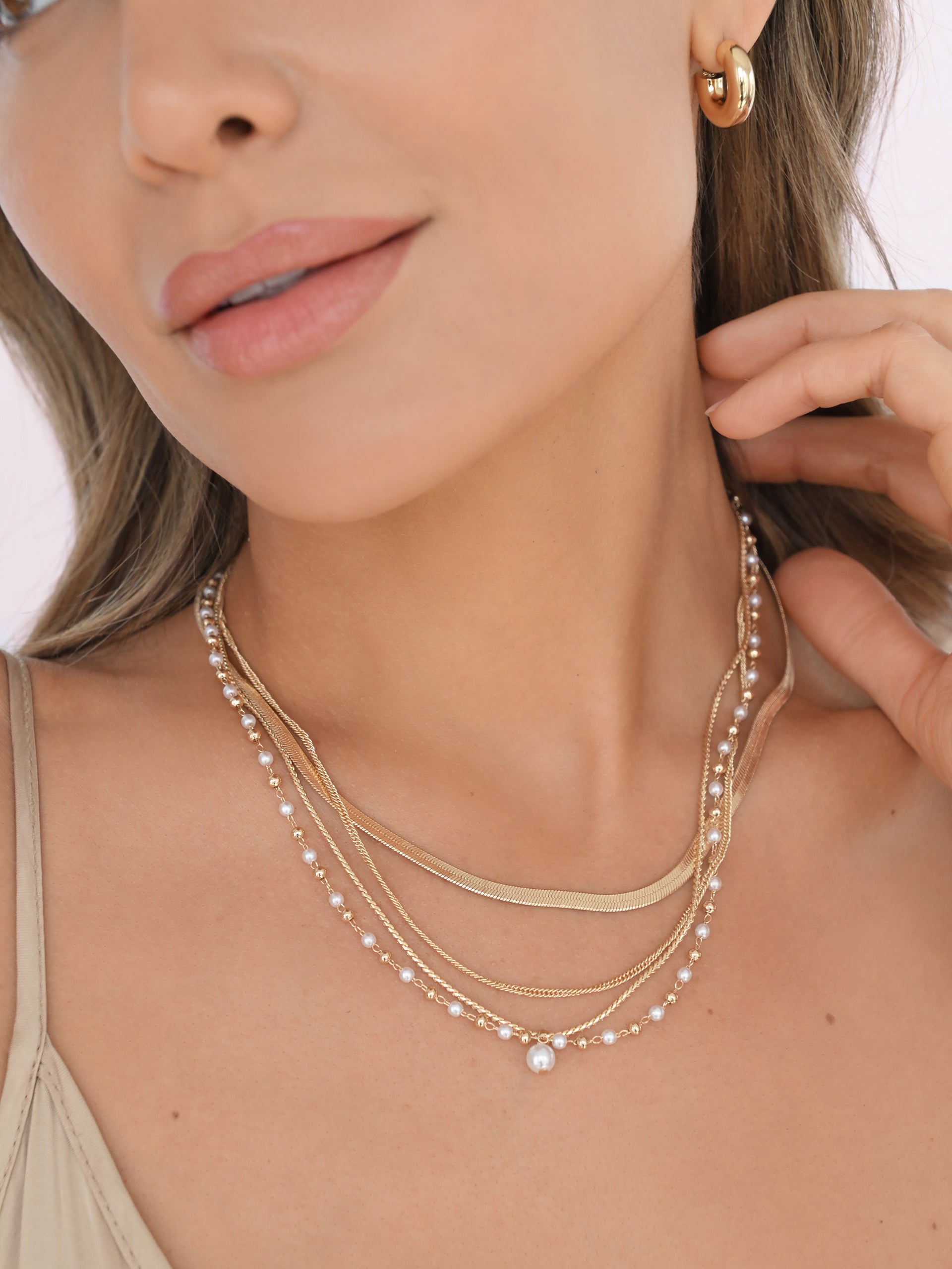 All the Chains Pearl Layered Necklace Pearl with 18k Gold Plating model 3