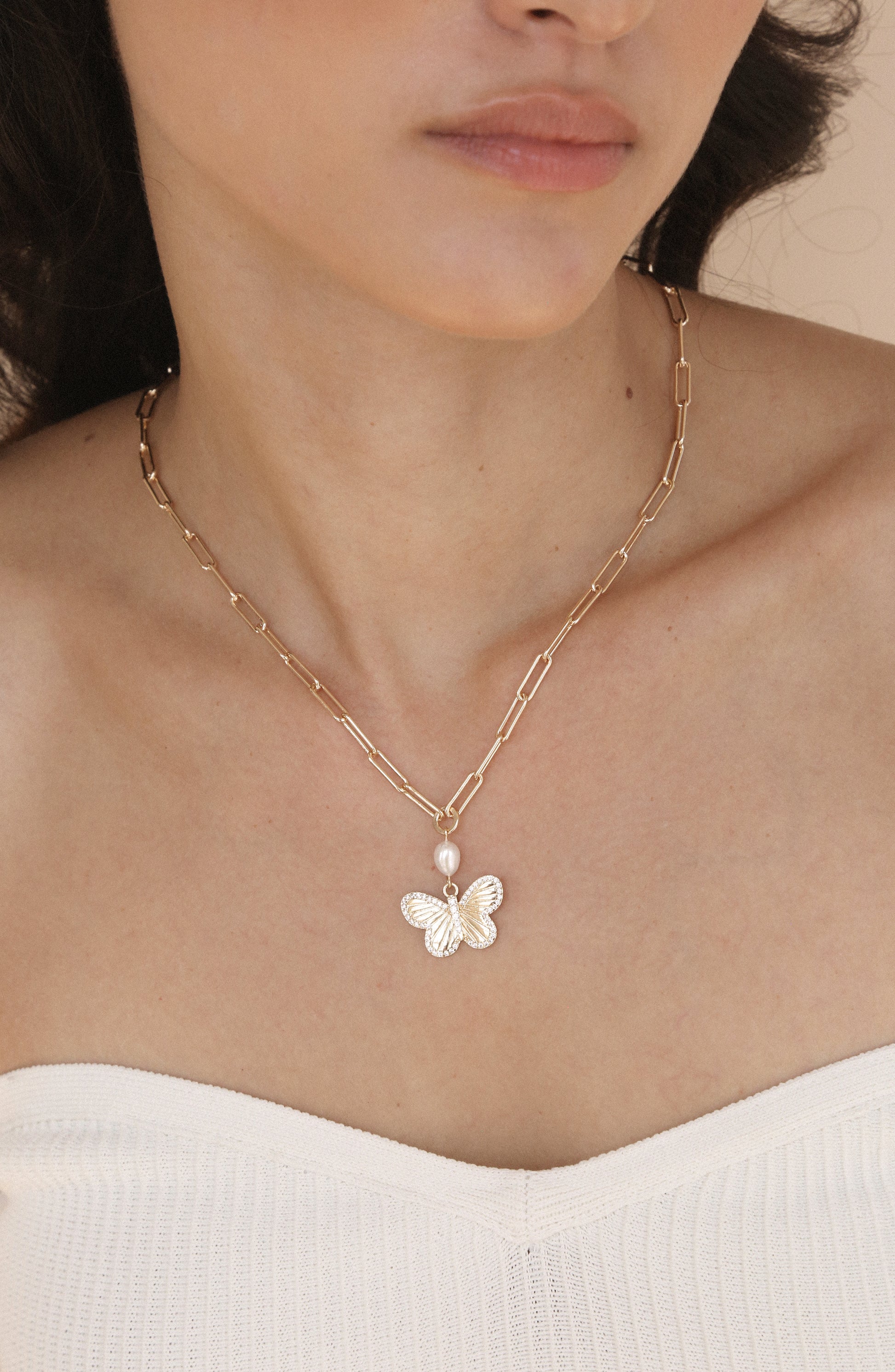Butterfly Pearl Chain Necklace Pearl with 18k Gold Plating model