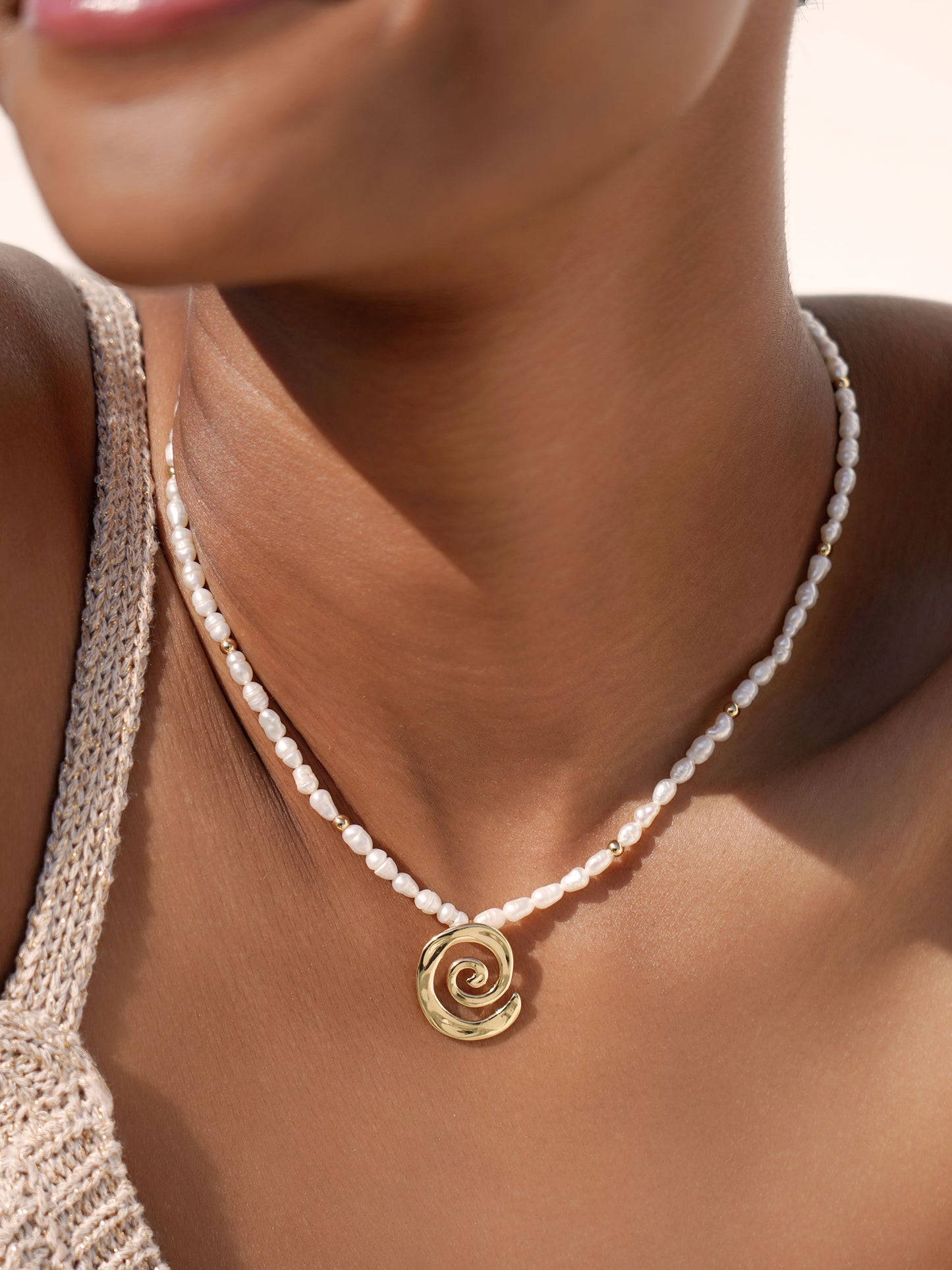 Aura Pearl Necklace Pearl with 18k Gold Plating model