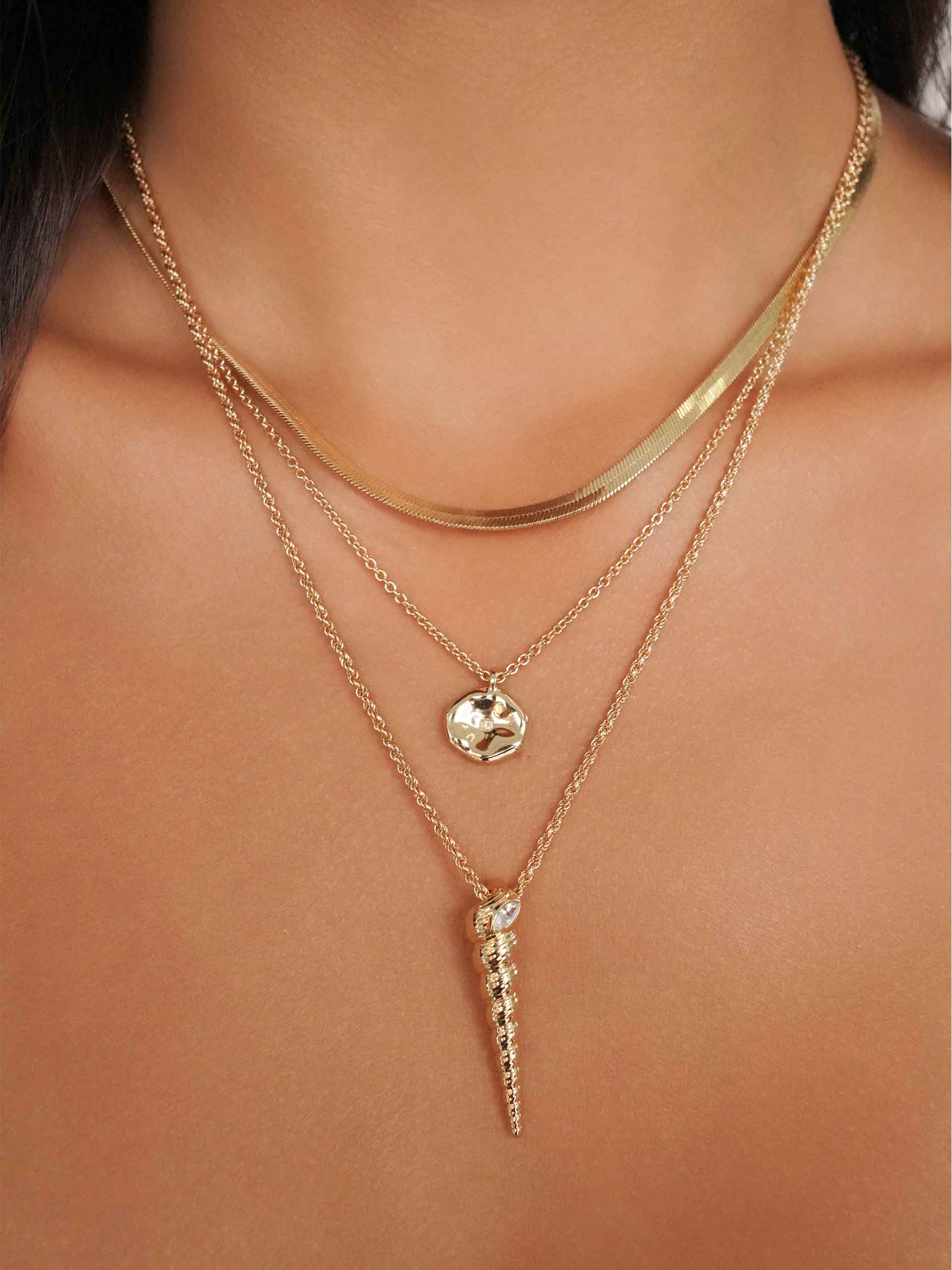 Saint Tropez Shell Necklace Clear Crystal with 18k Gold Plating model
