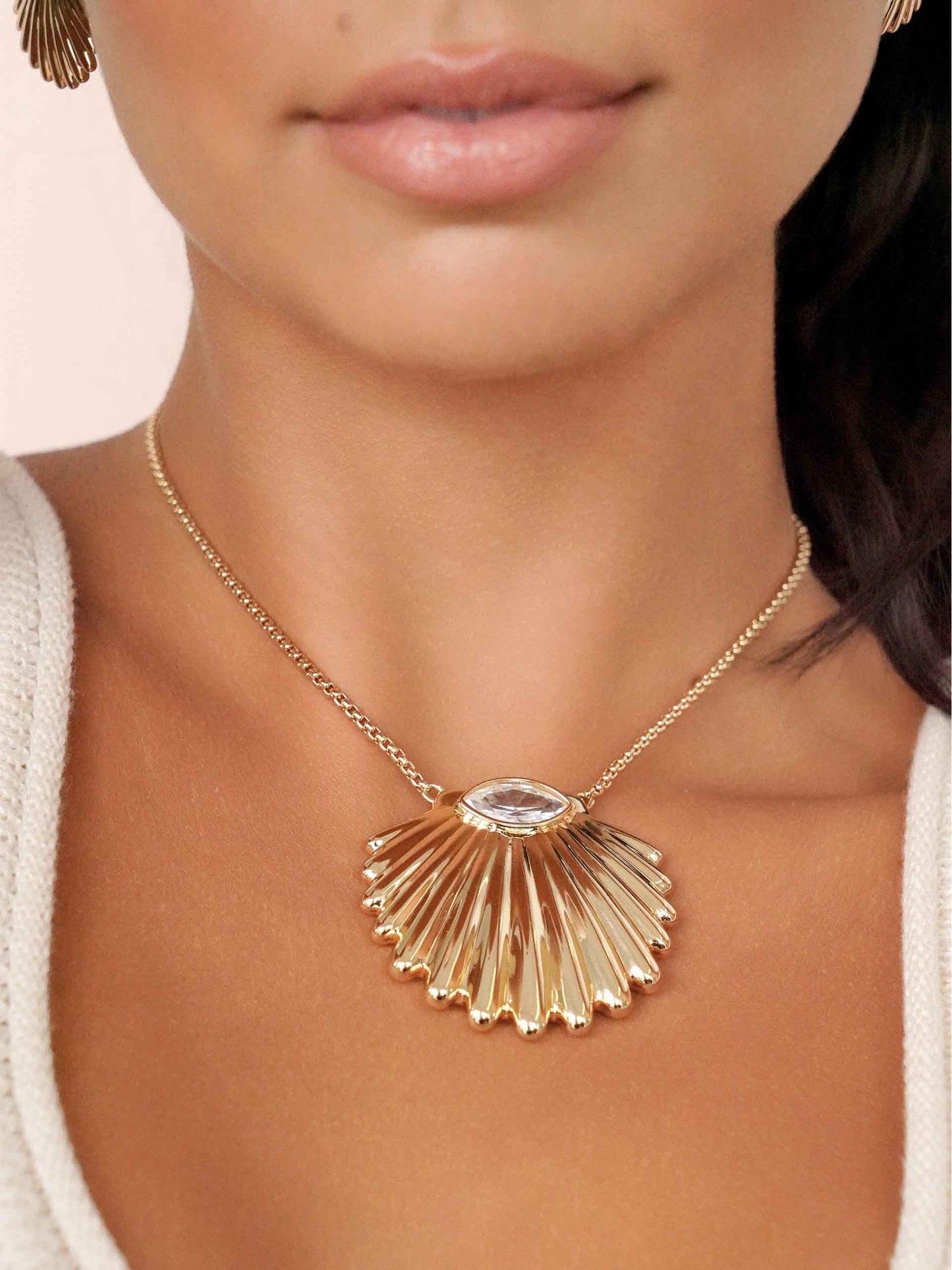 Scallop Crystal Necklace Clear Crystal with 18k Gold Plating model 2