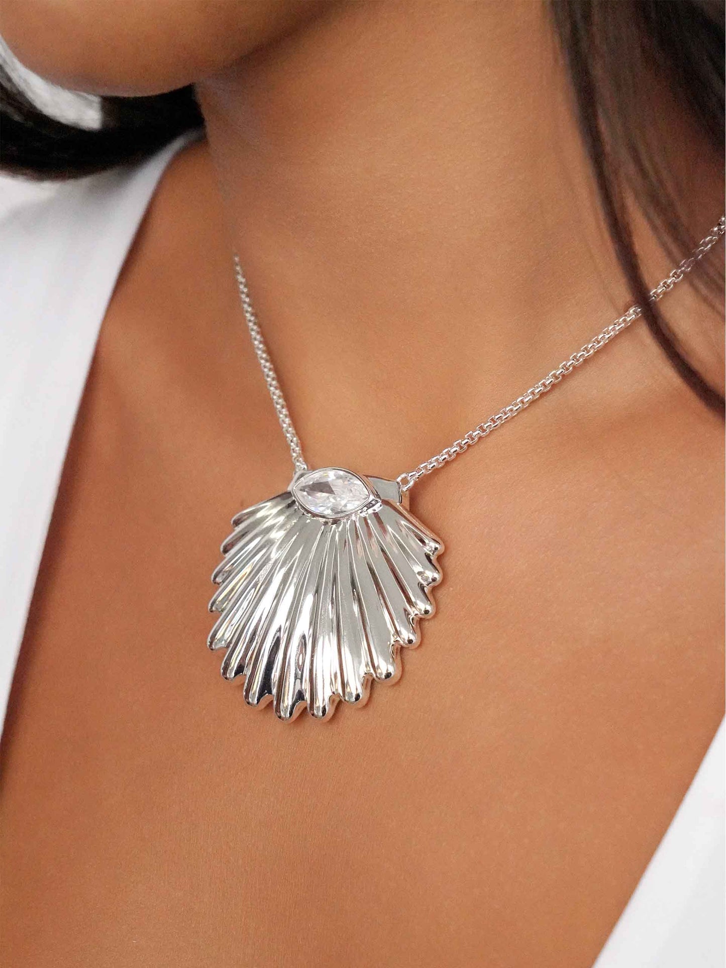 Scallop Crystal Necklace Clear Crystal with Silver Plating model 3