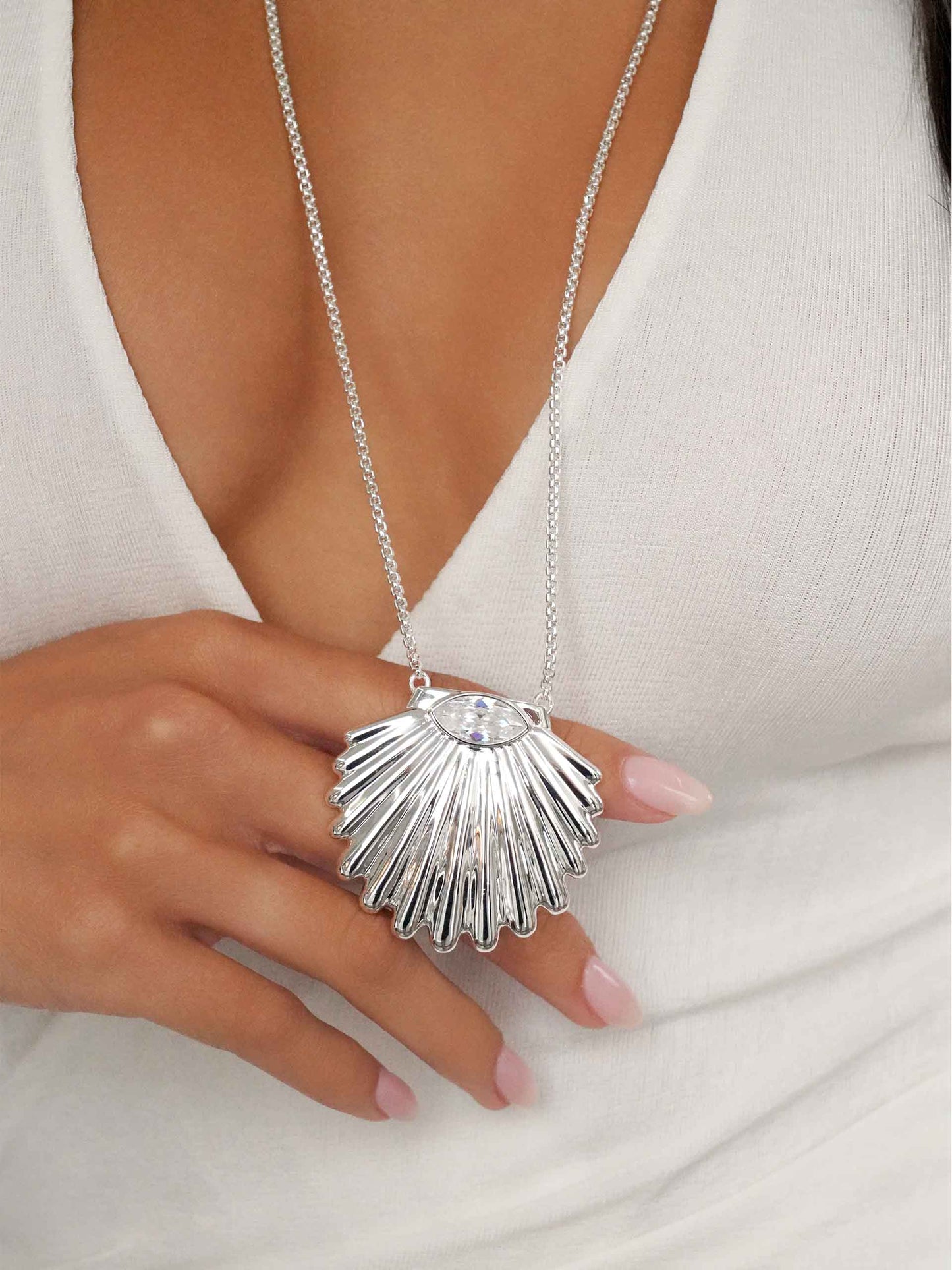 Scallop Crystal Necklace Clear Crystal with Silver Plating model 2