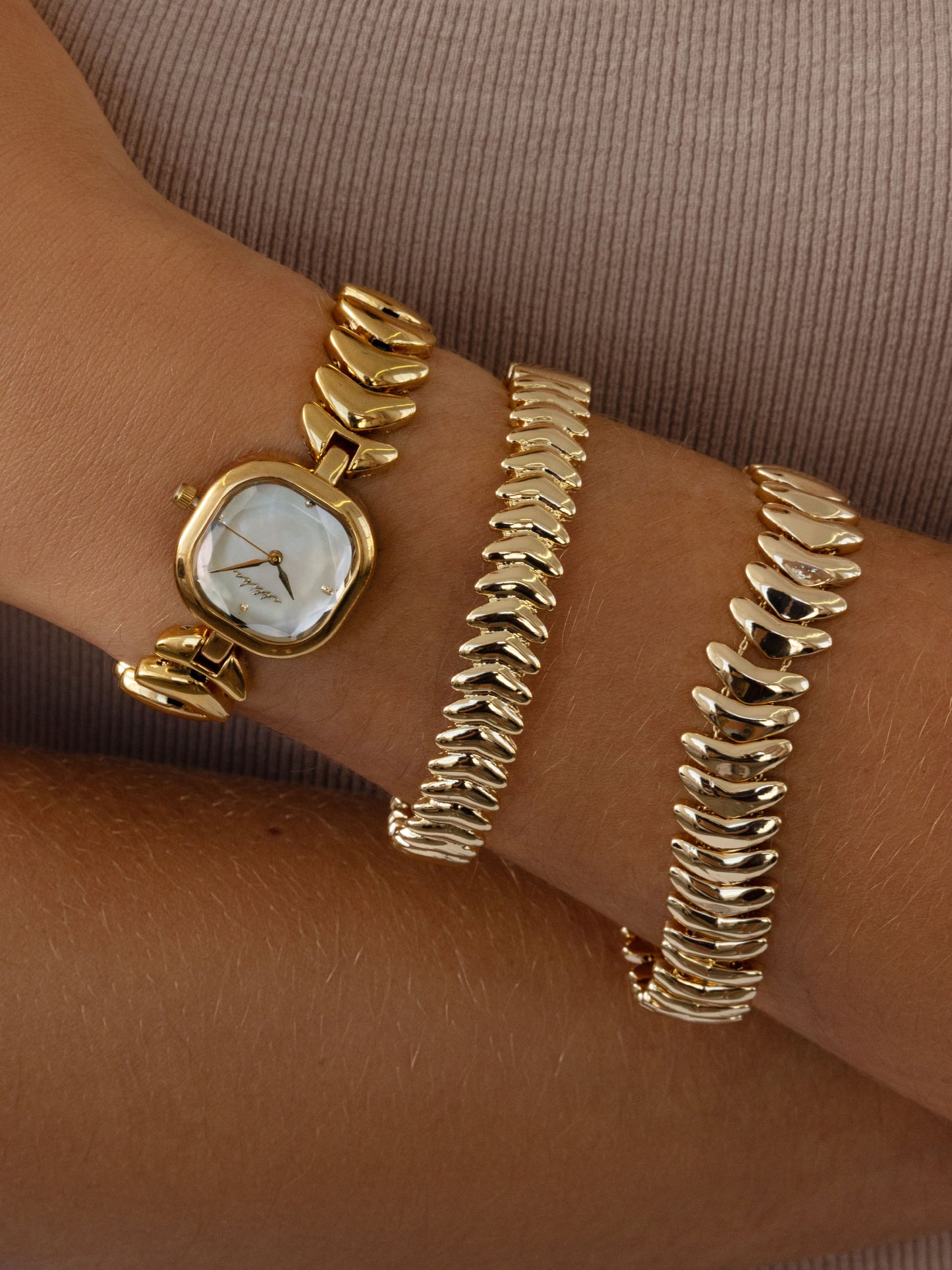Metal Moderna Bracelet Watch in Gold