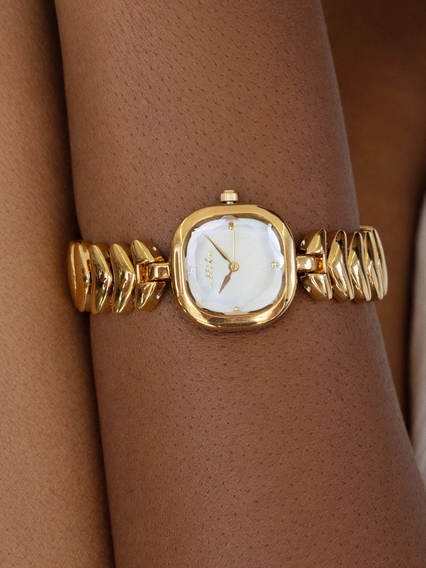 Metal Moderna Bracelet Watch in Gold